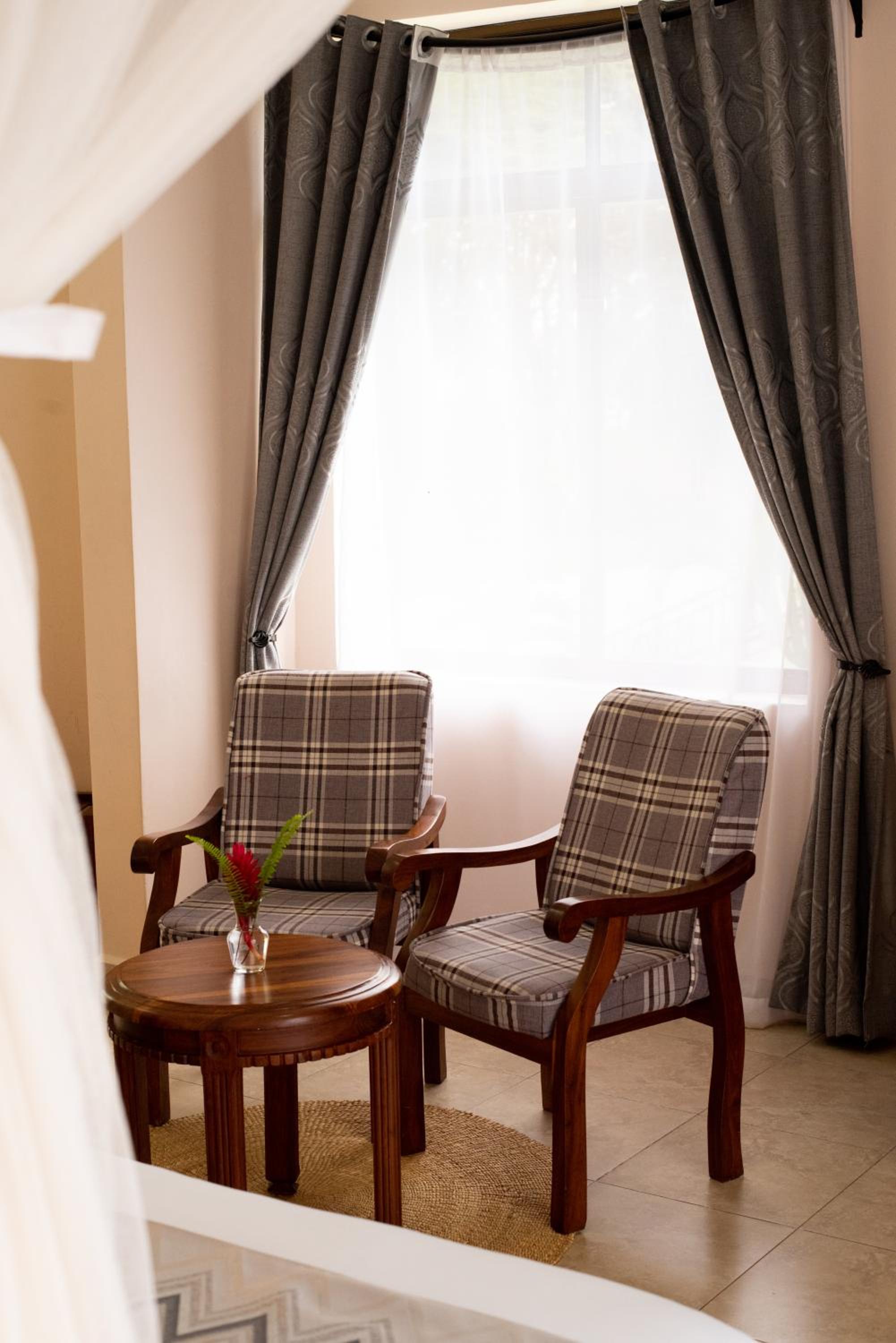 Standard Twin Room - Photo 3