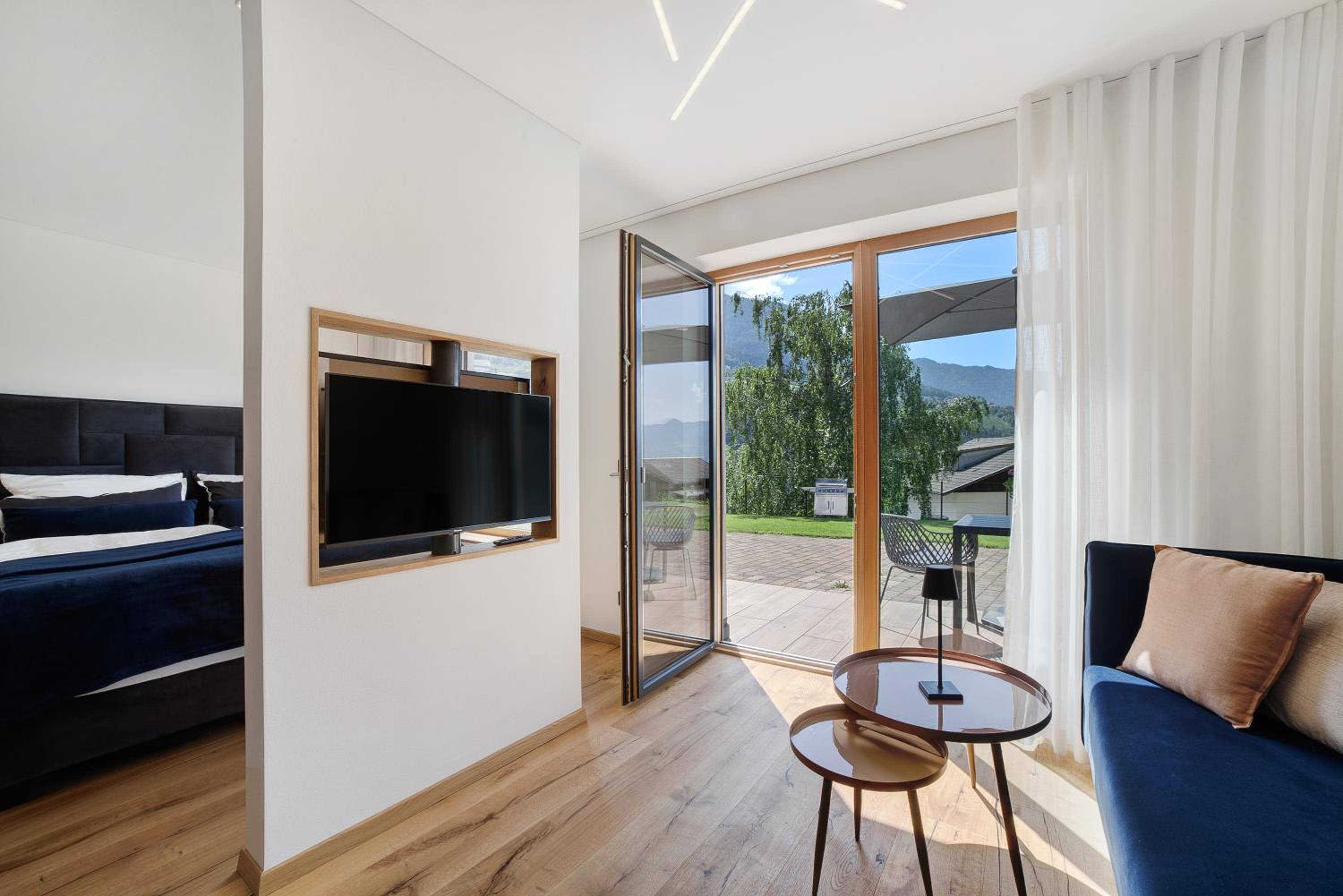 One-Bedroom Apartment with Garden View photo 2
