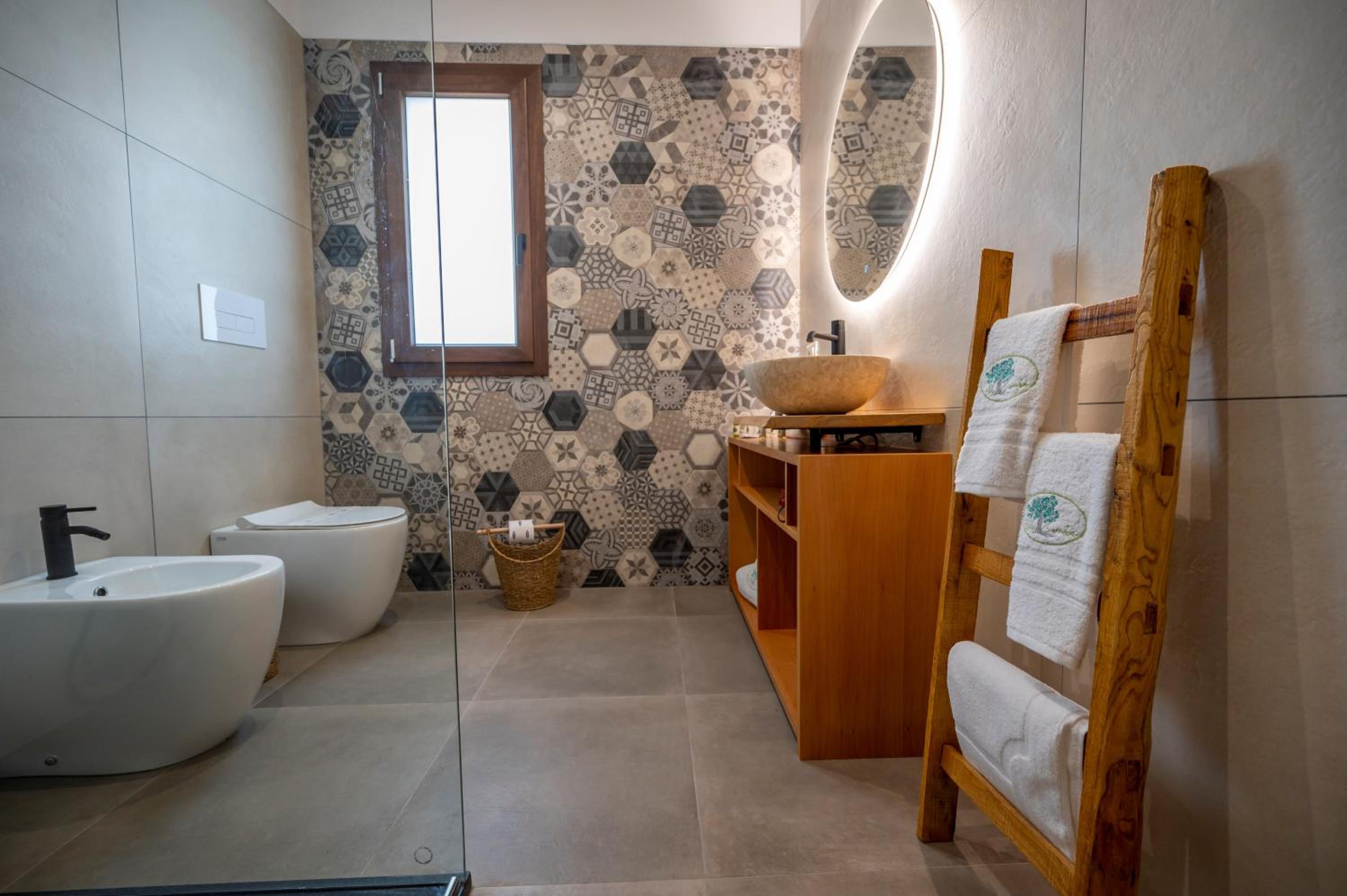 Deluxe Double Room with Side Sea View photo 3