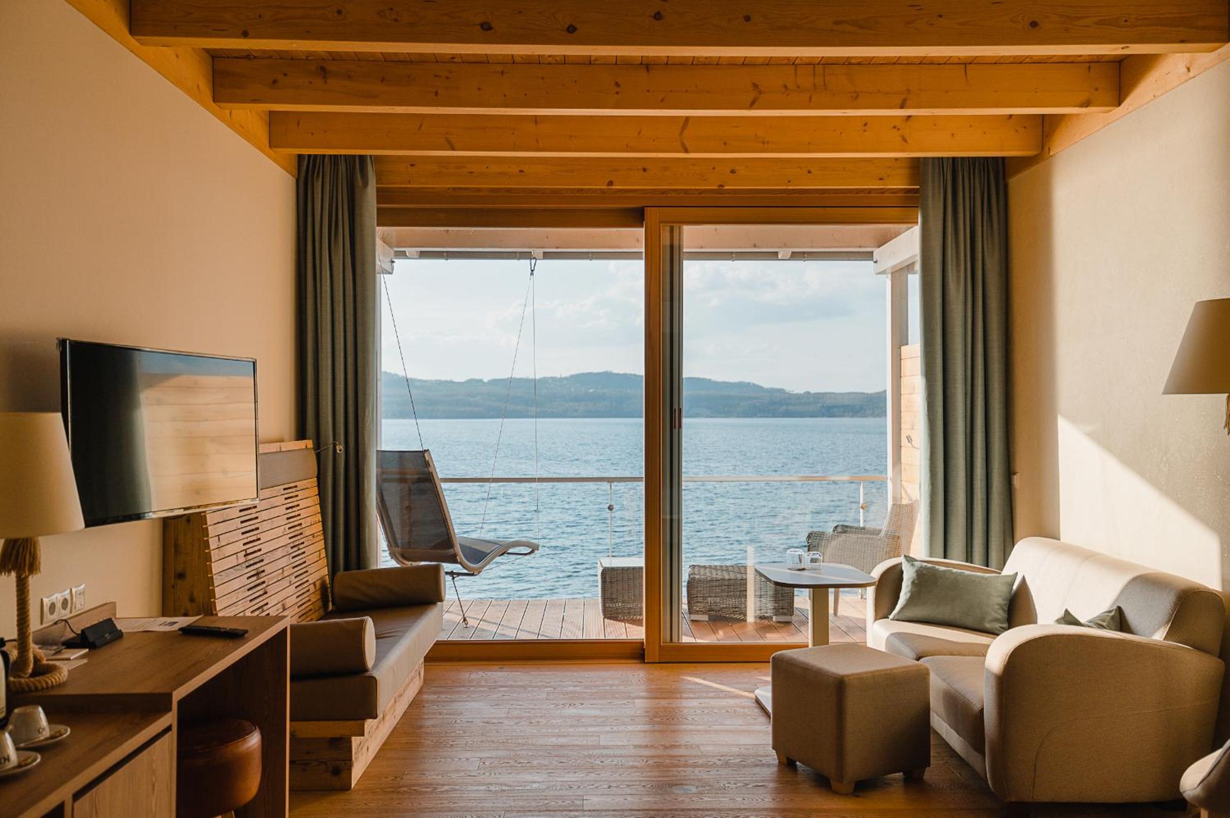 Double Room with Spa and Lake View