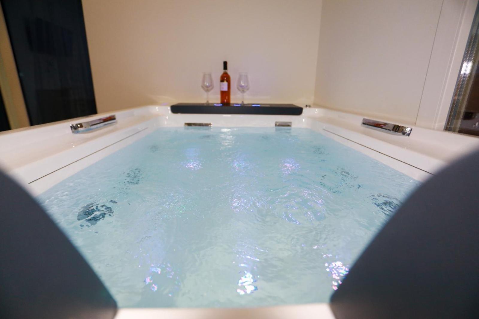 Double Room with Spa Bath photo 3