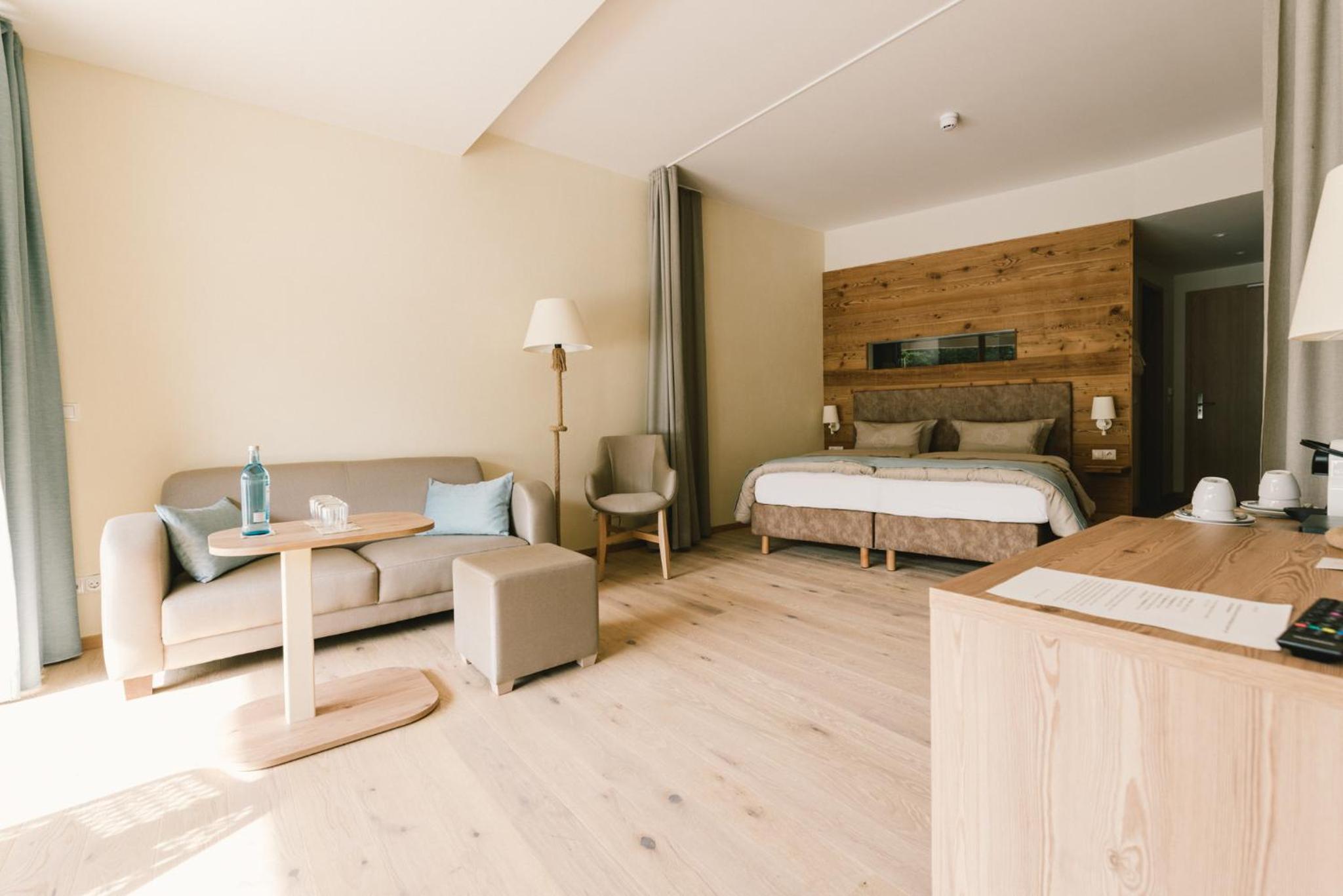 Family Suite with Balcony - Photo 6