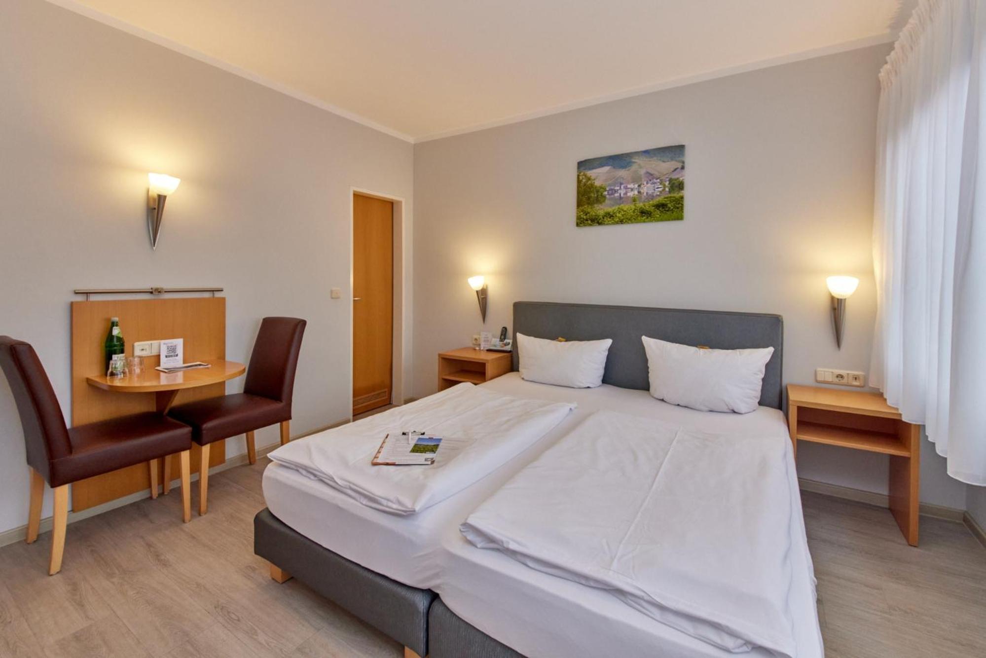 Standard Double Room photo 2