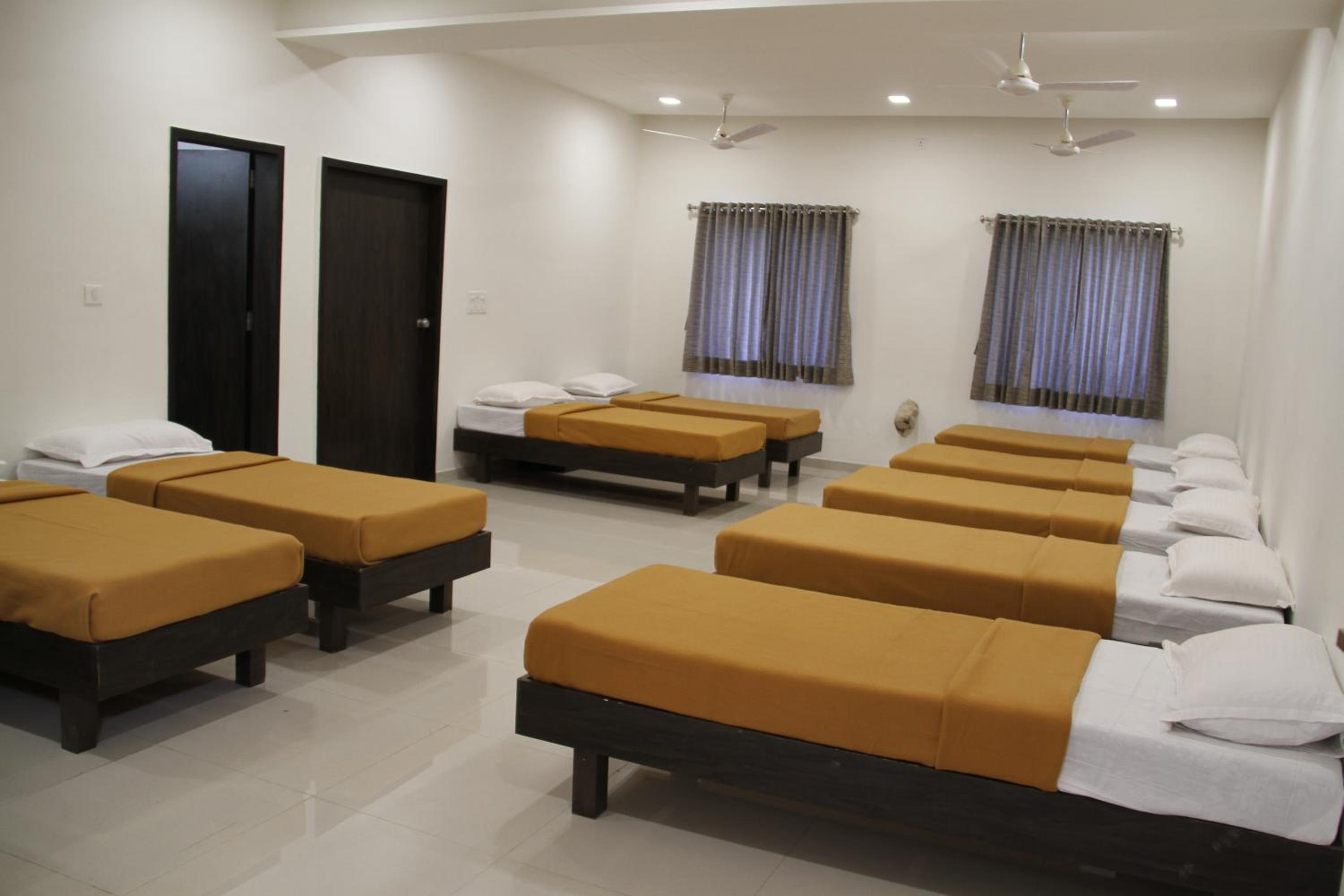8-Bed Mixed Dormitory Room photo 1