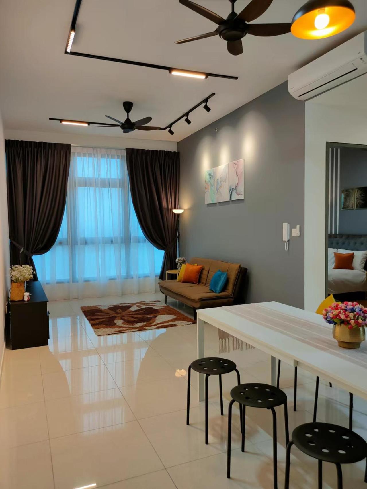 Three-Bedroom Apartment photo 1