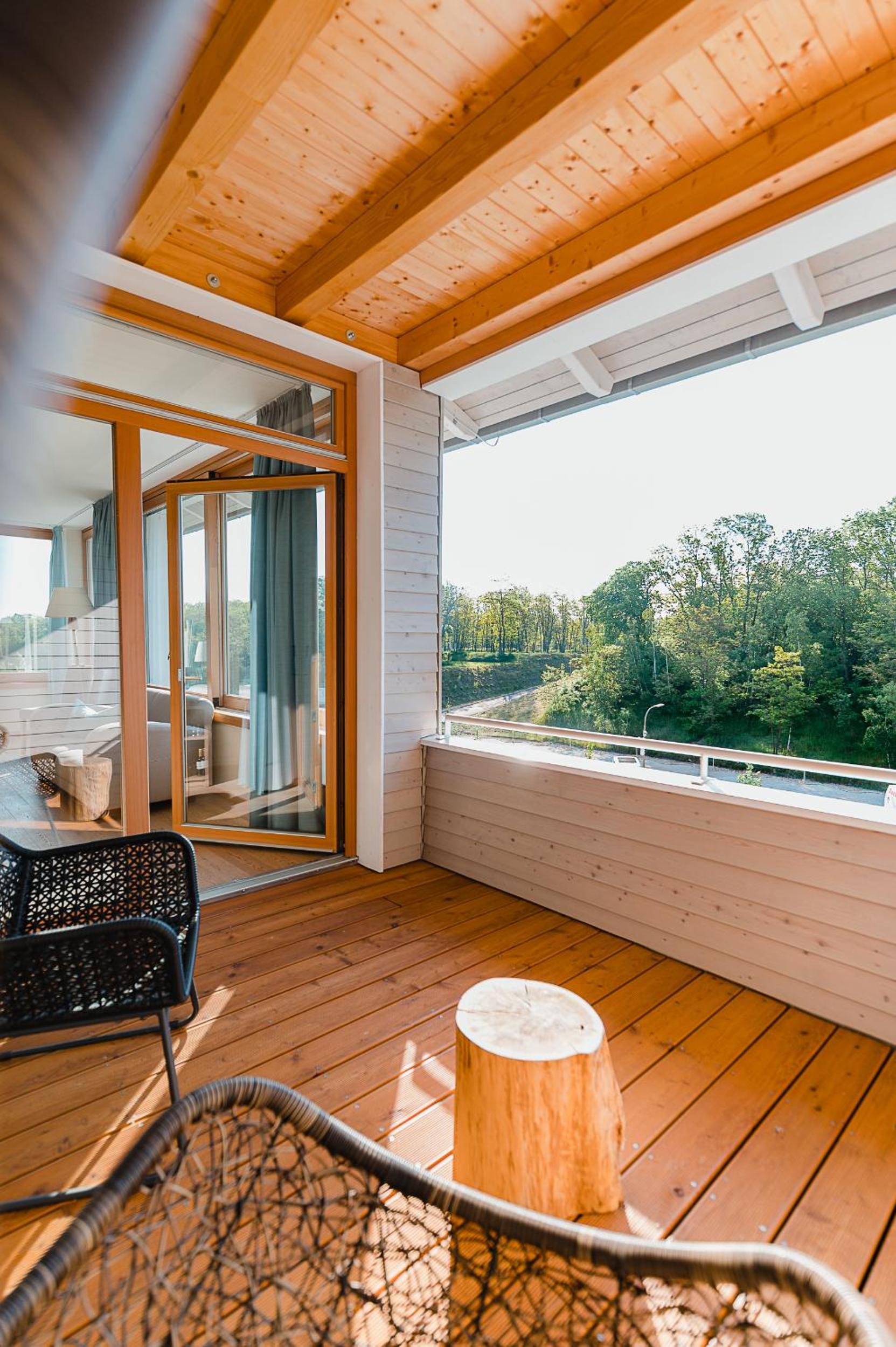Large Double Room with Balcony - Photo 3