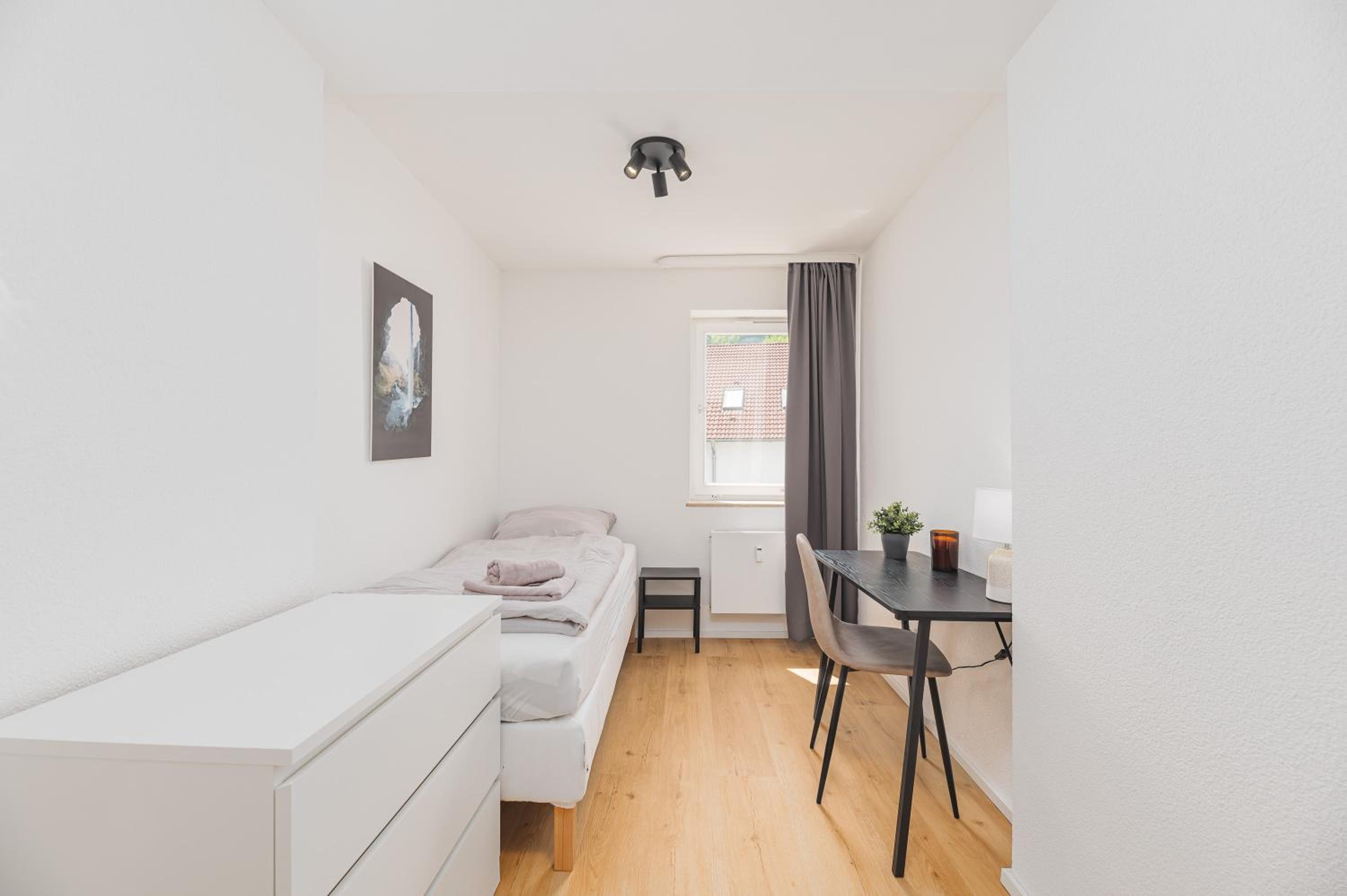 Three-Bedroom Apartment with Balcony photo 2