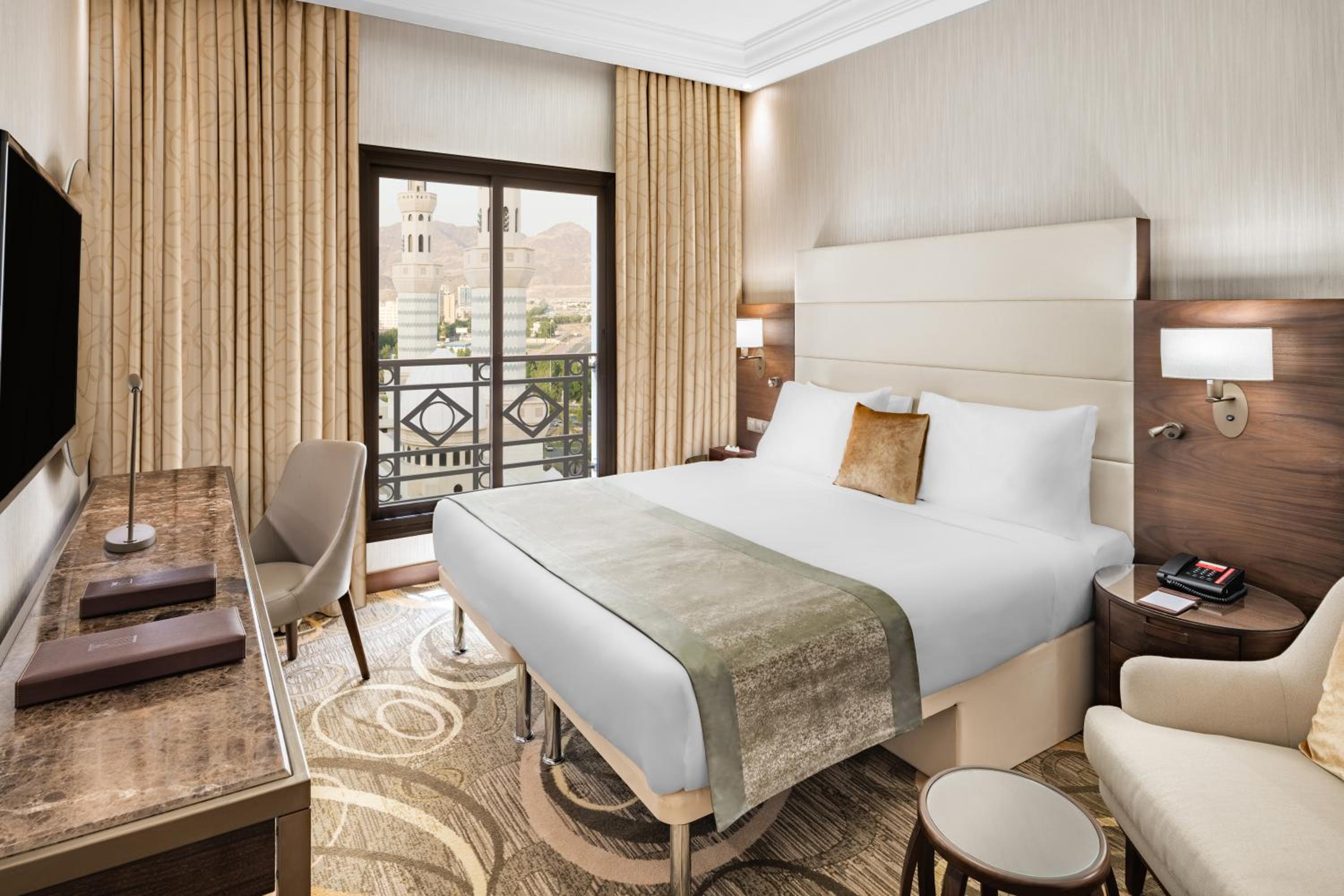 Standard Room with One King Bed - Photo 1