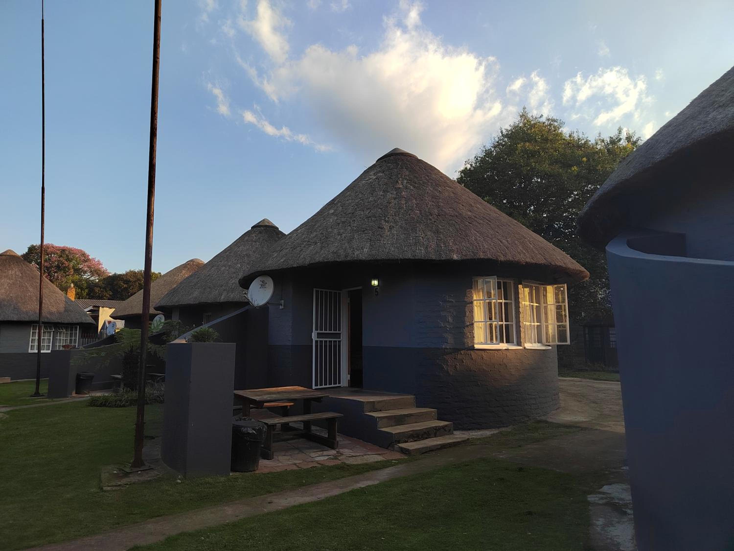 Family Bungalow - Photo 2