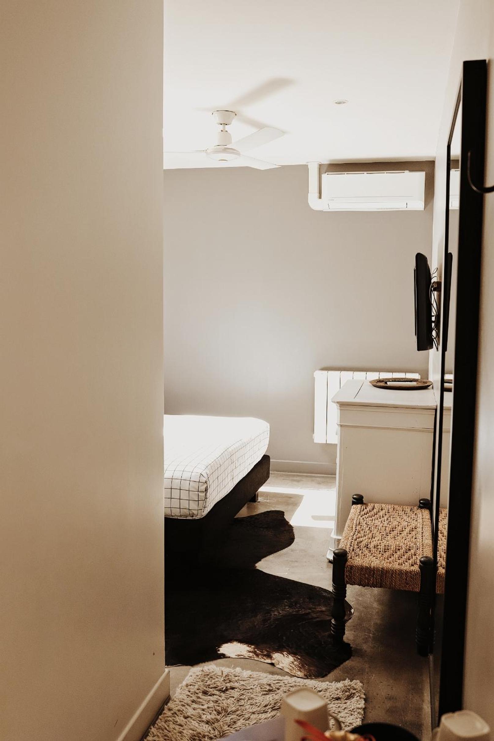 Deluxe Double Room - Photo 8