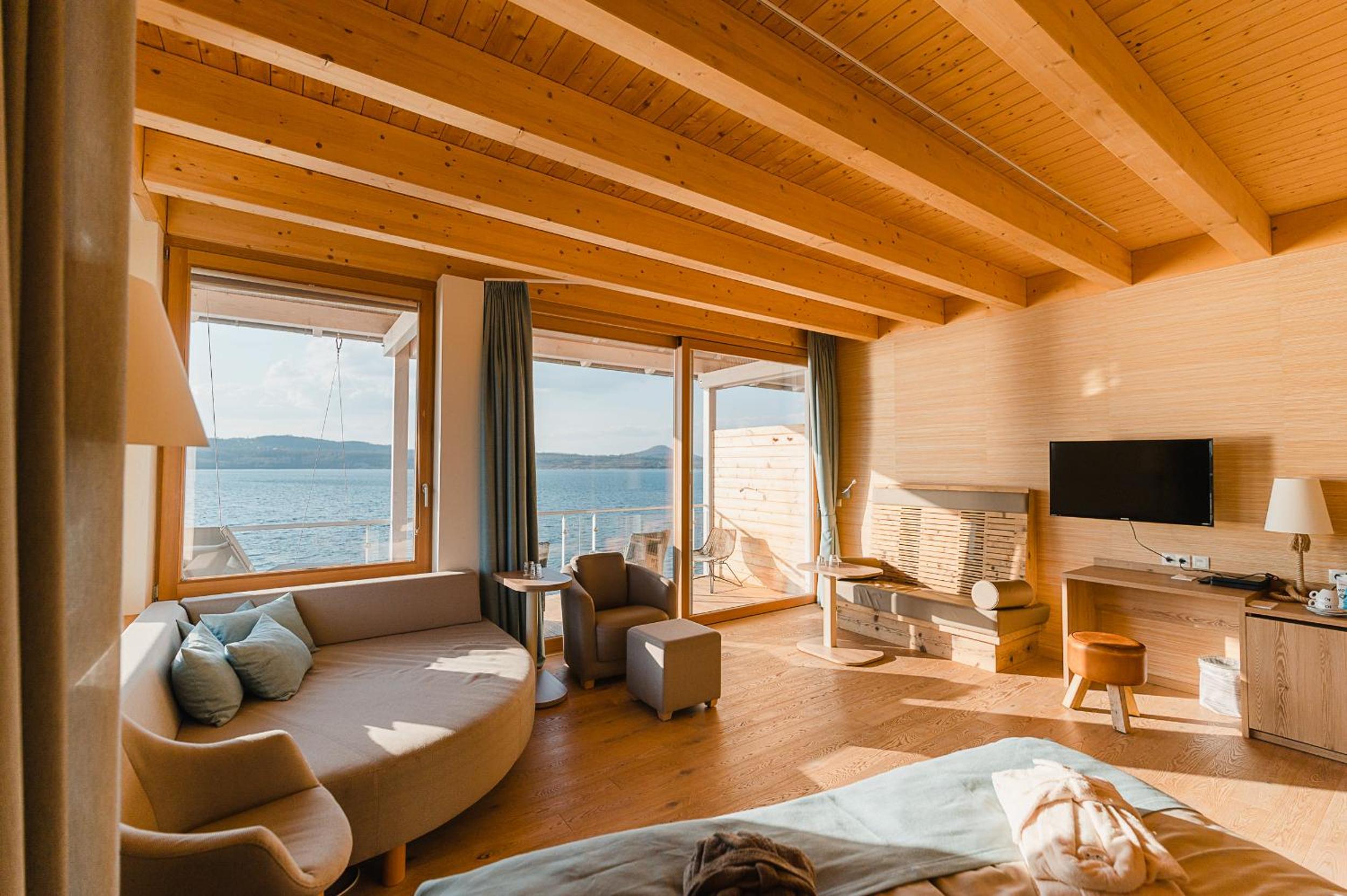 Family Suite with Spa and Lake View