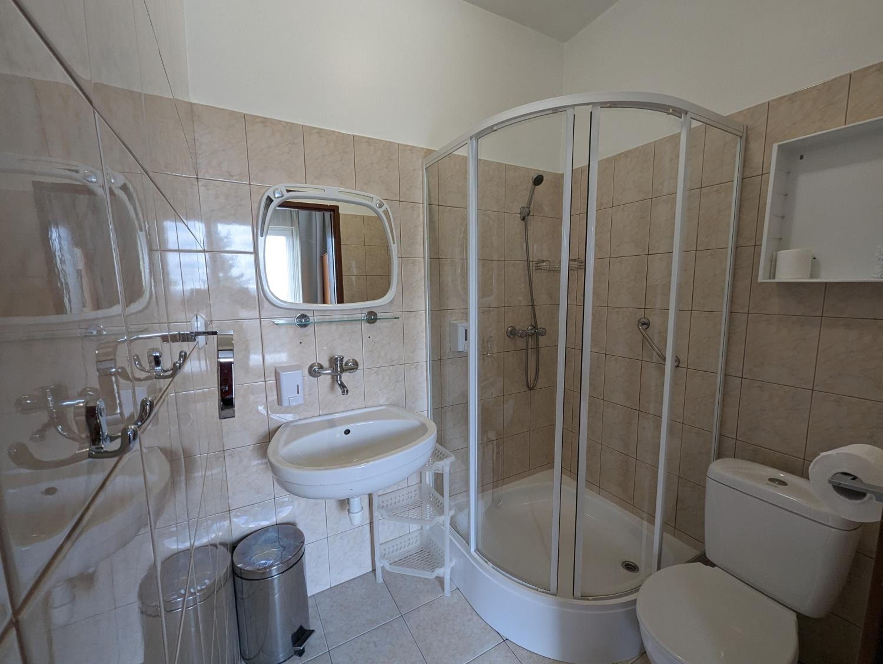 Twin Room with Balcony - Photo 3