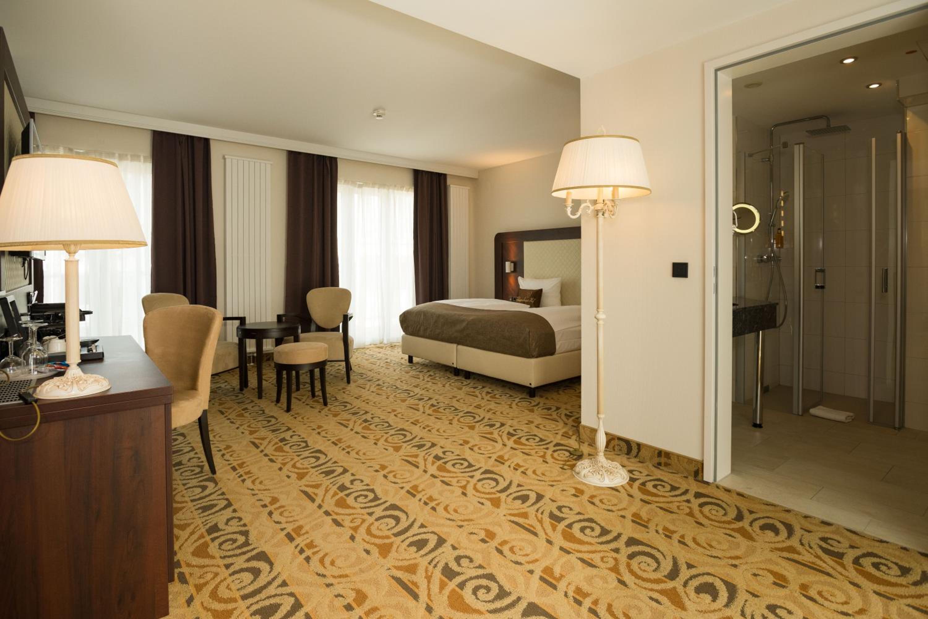 Deluxe Double or Twin Room - Photo 6