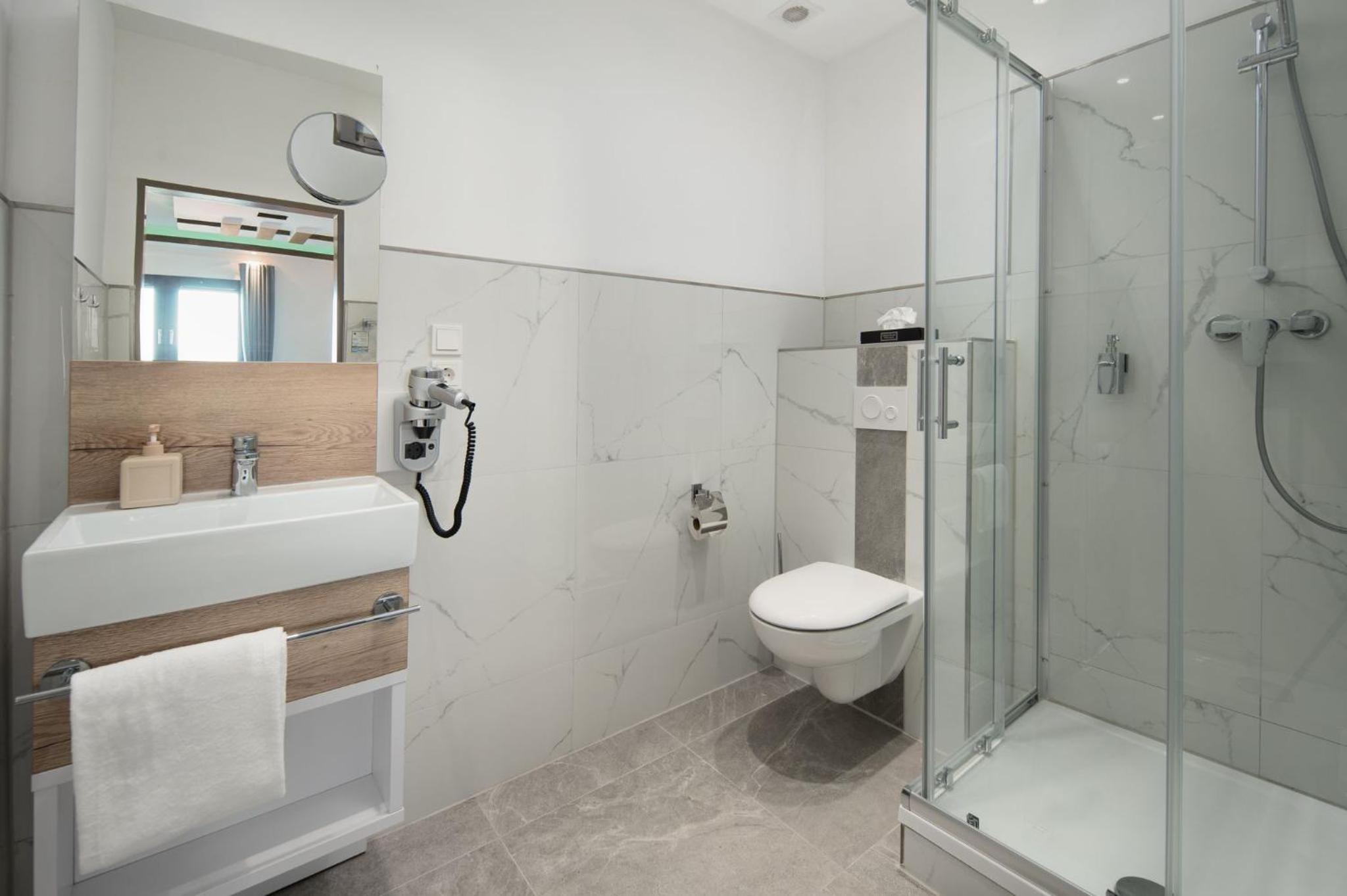 Deluxe Double Room with Shower photo 3