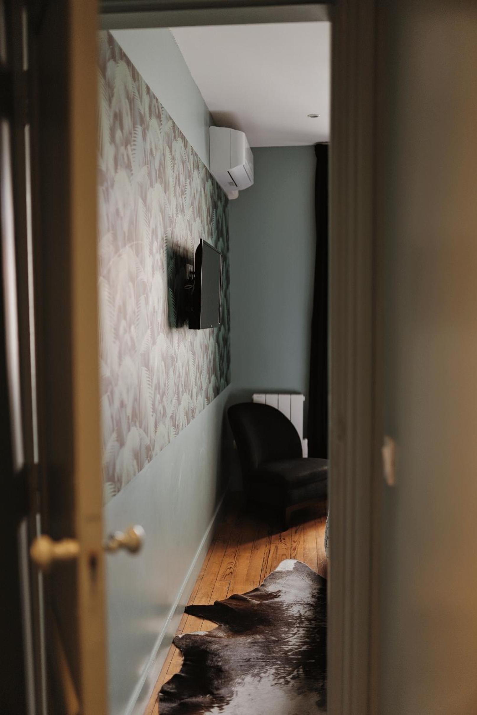 Deluxe Double Room with Balcony - Photo 1