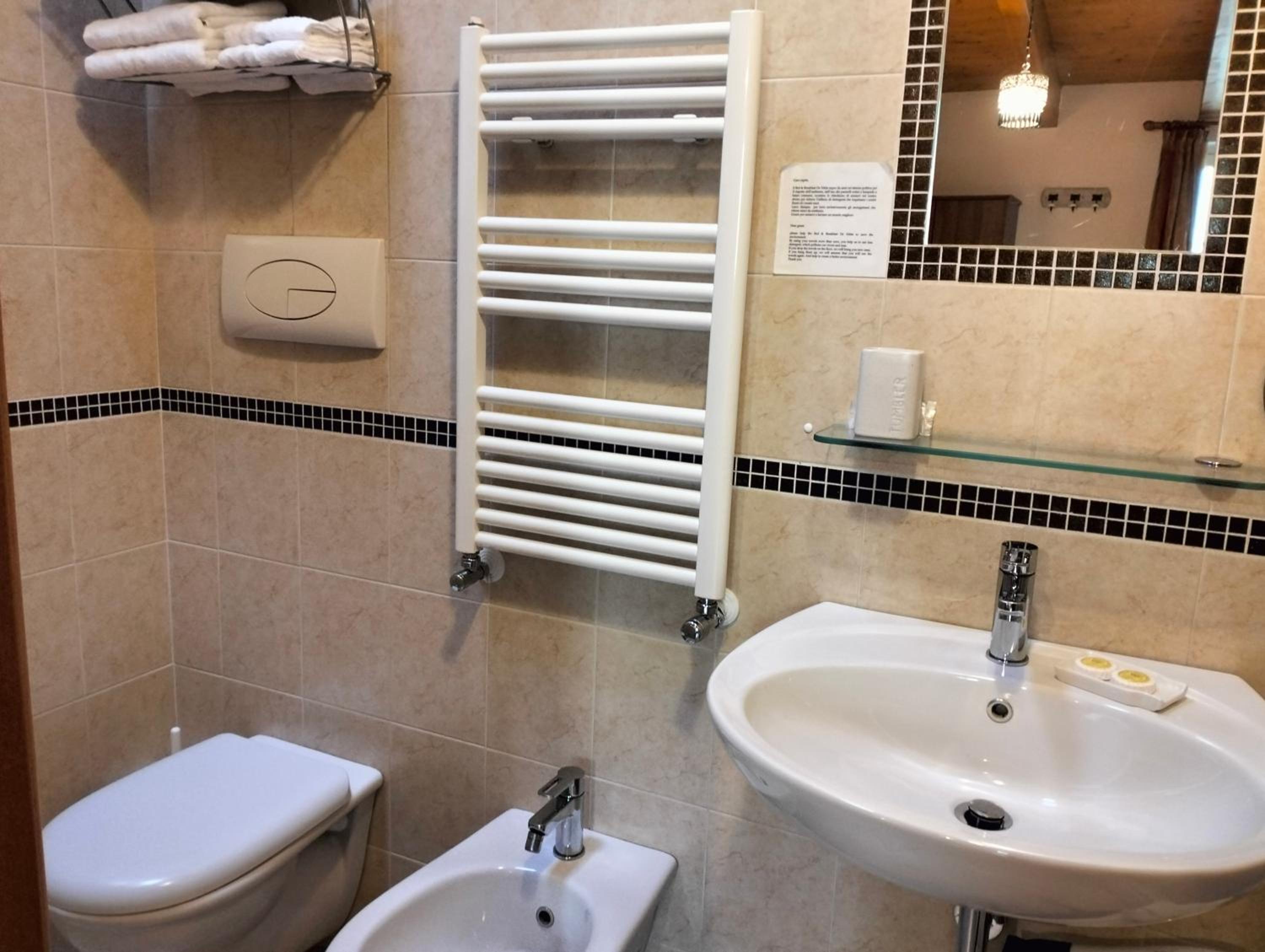 Double or Twin Room - Photo 11