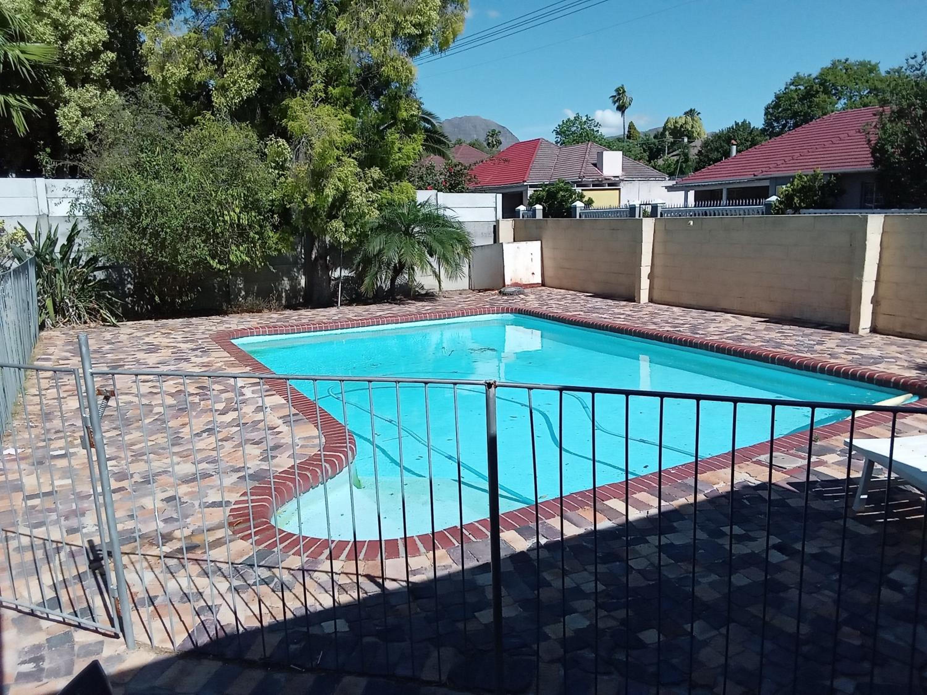 Deluxe Double or Twin Room with Pool View photo 2