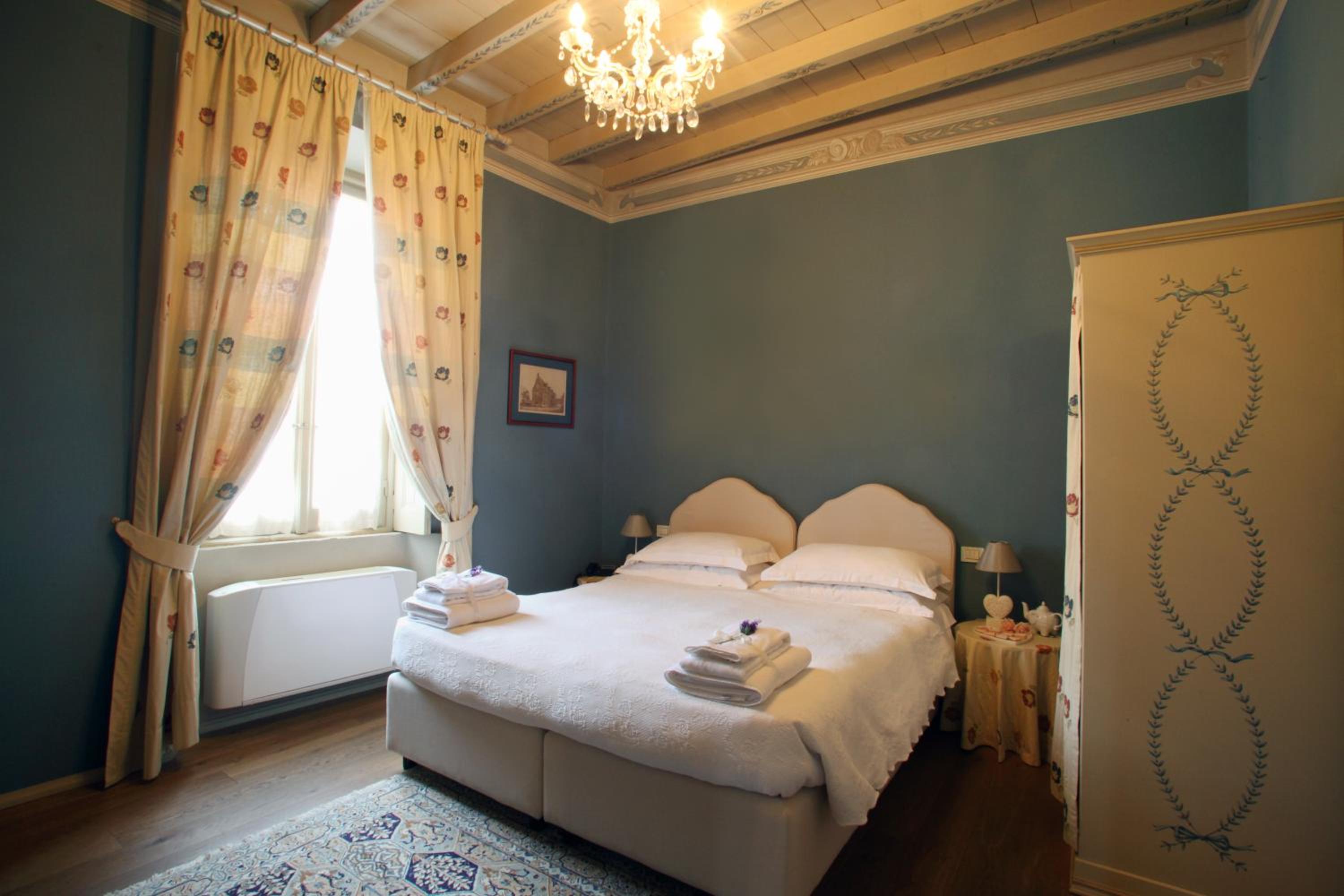 Double Room - Photo 9