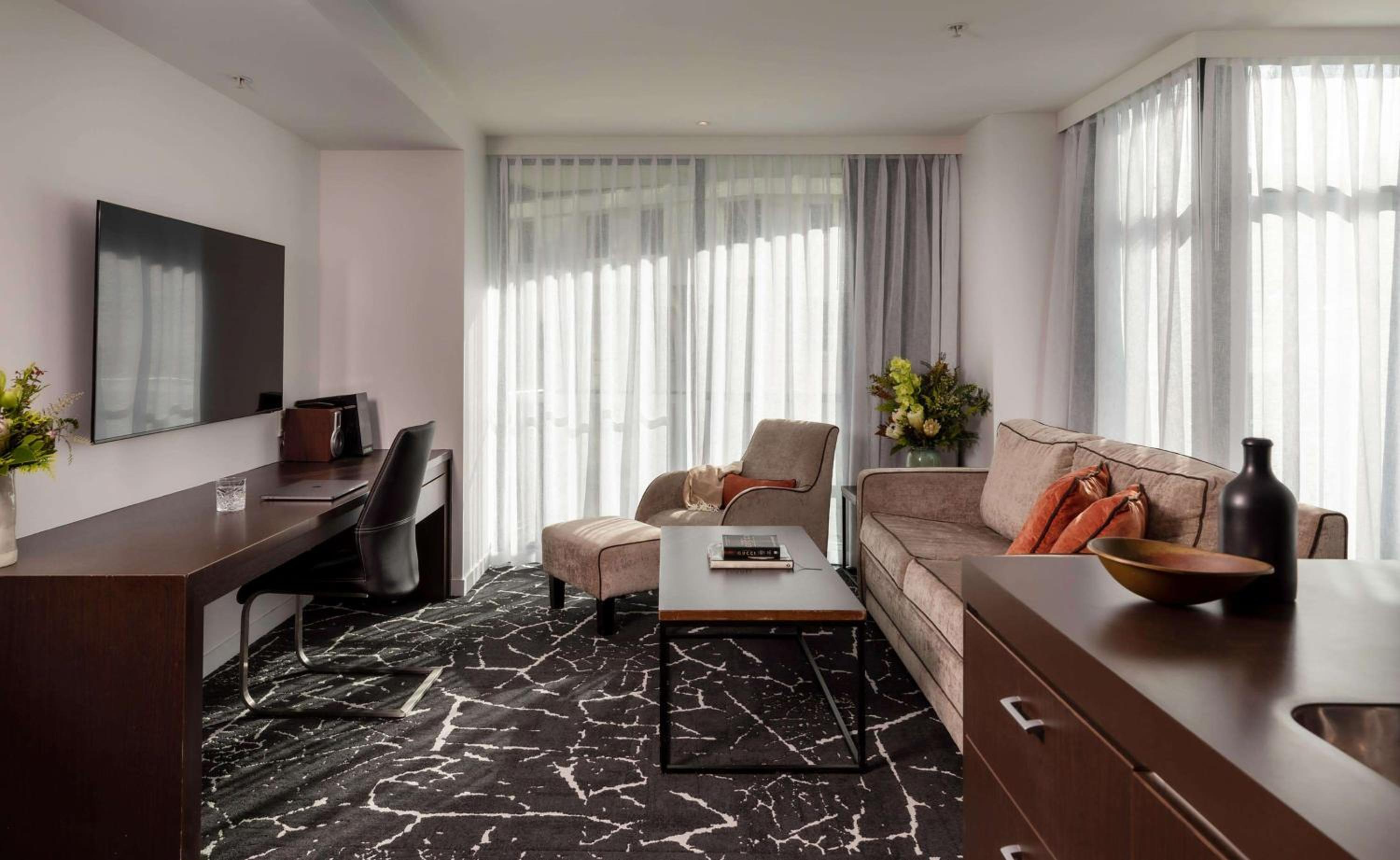 Superior King Suite - Photo 3