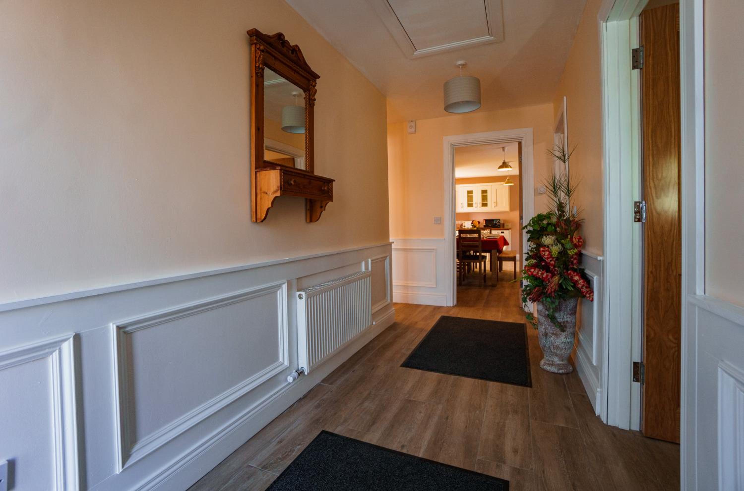 Four-Bedroom House photo 3