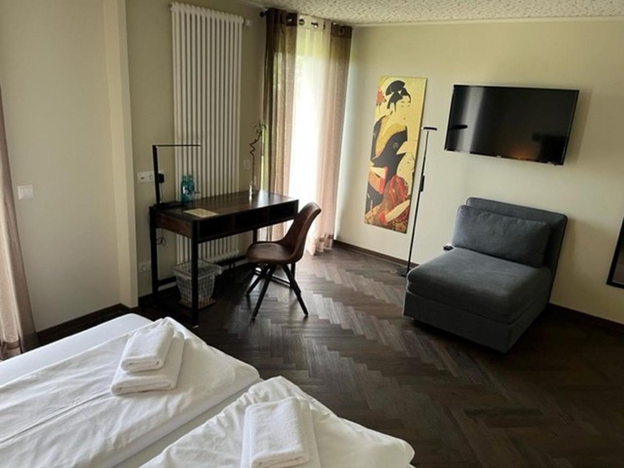 Family Room with Garden View - Photo 13