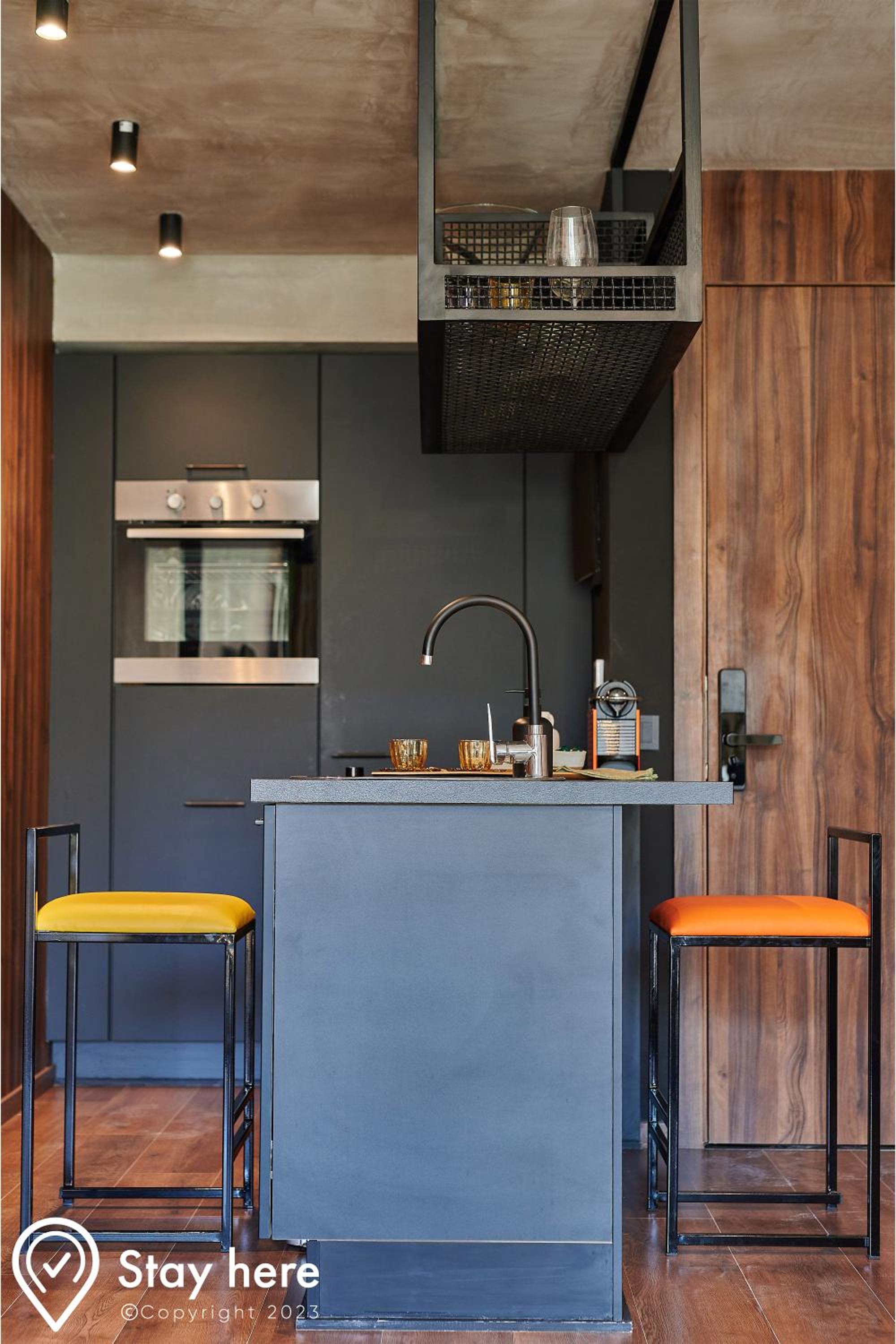 Apartment With Balcony - Photo 8