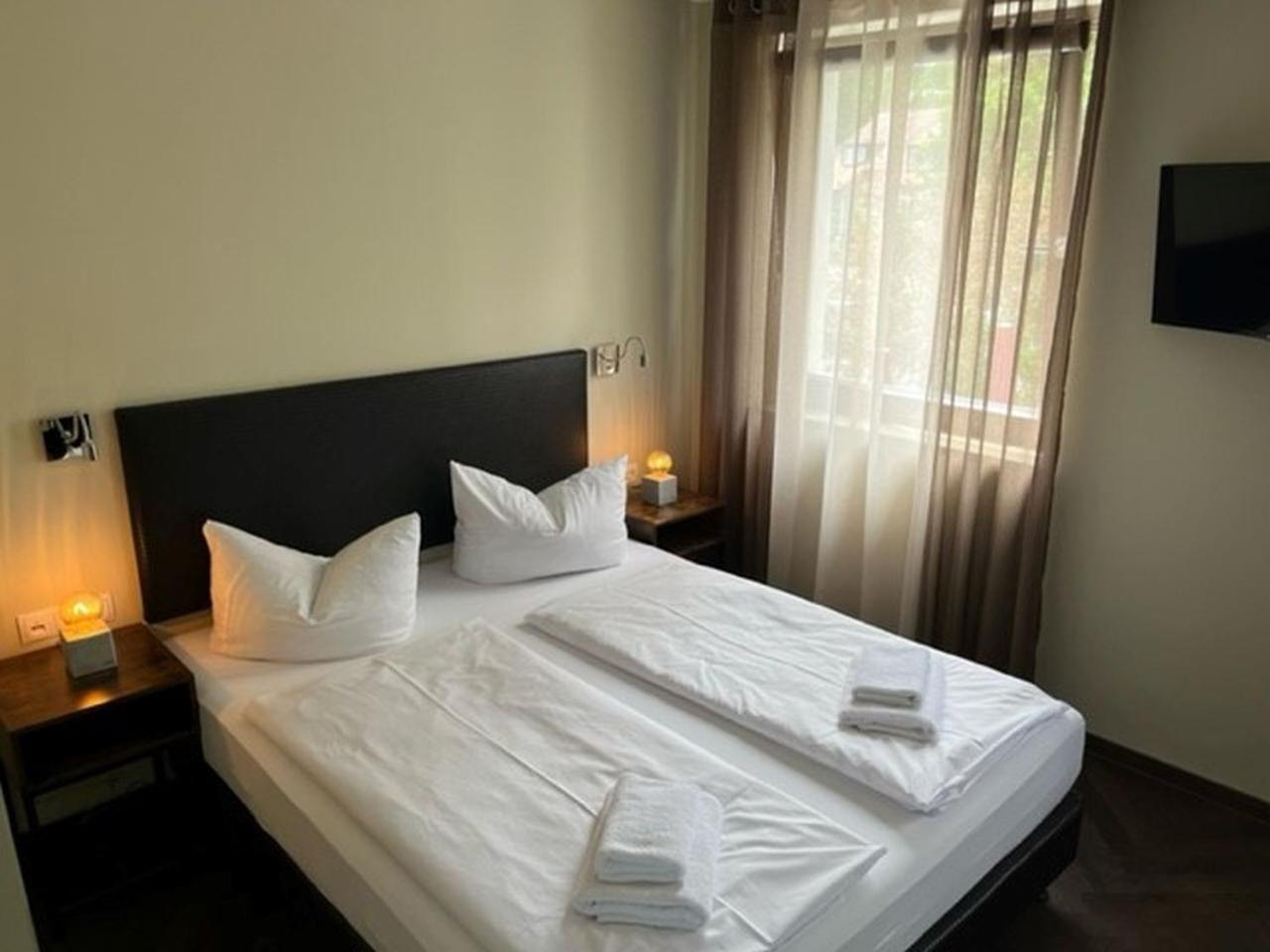 Standard Double Room - Photo 4