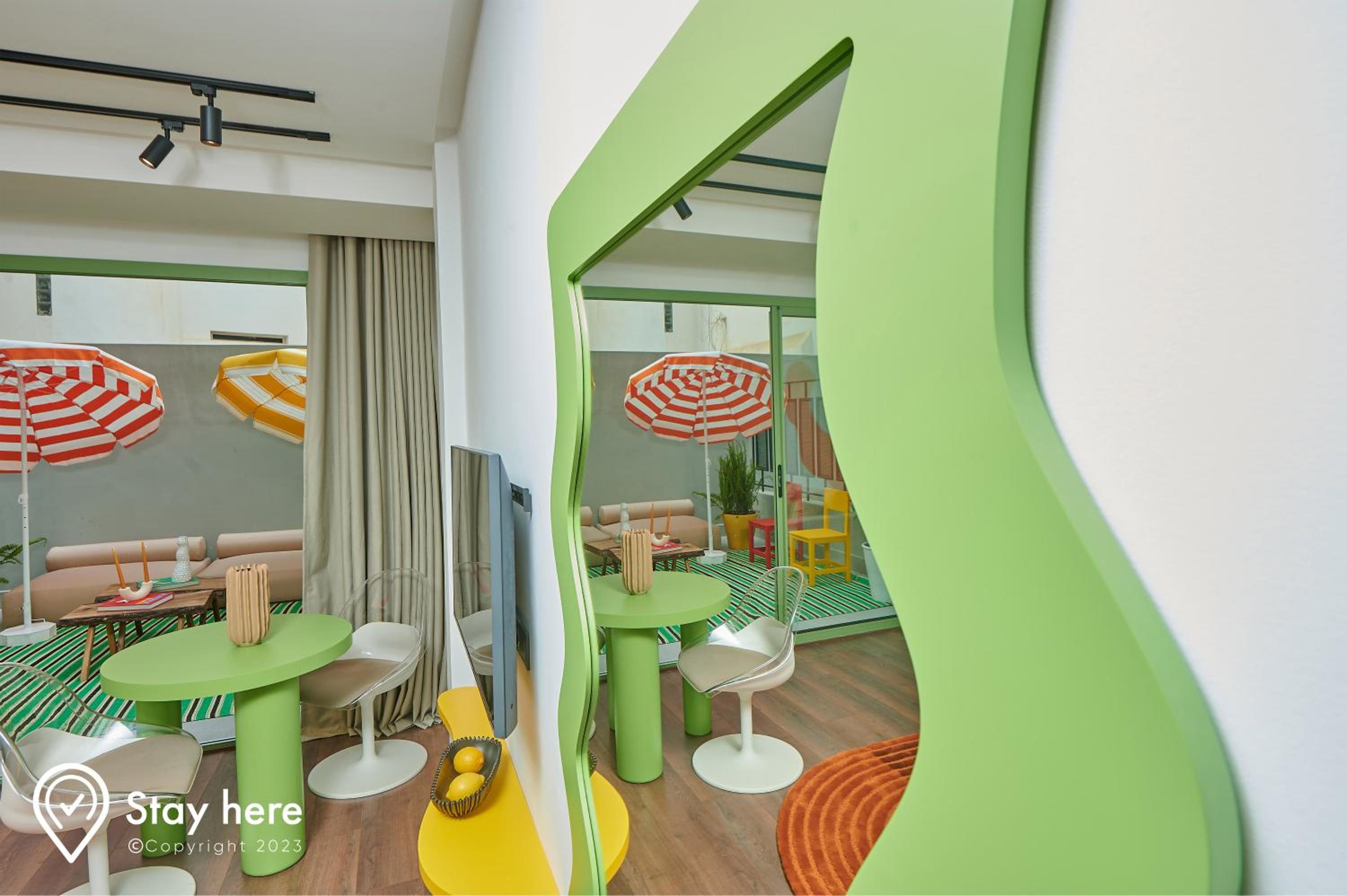 Apartment with Terrace - Photo 4