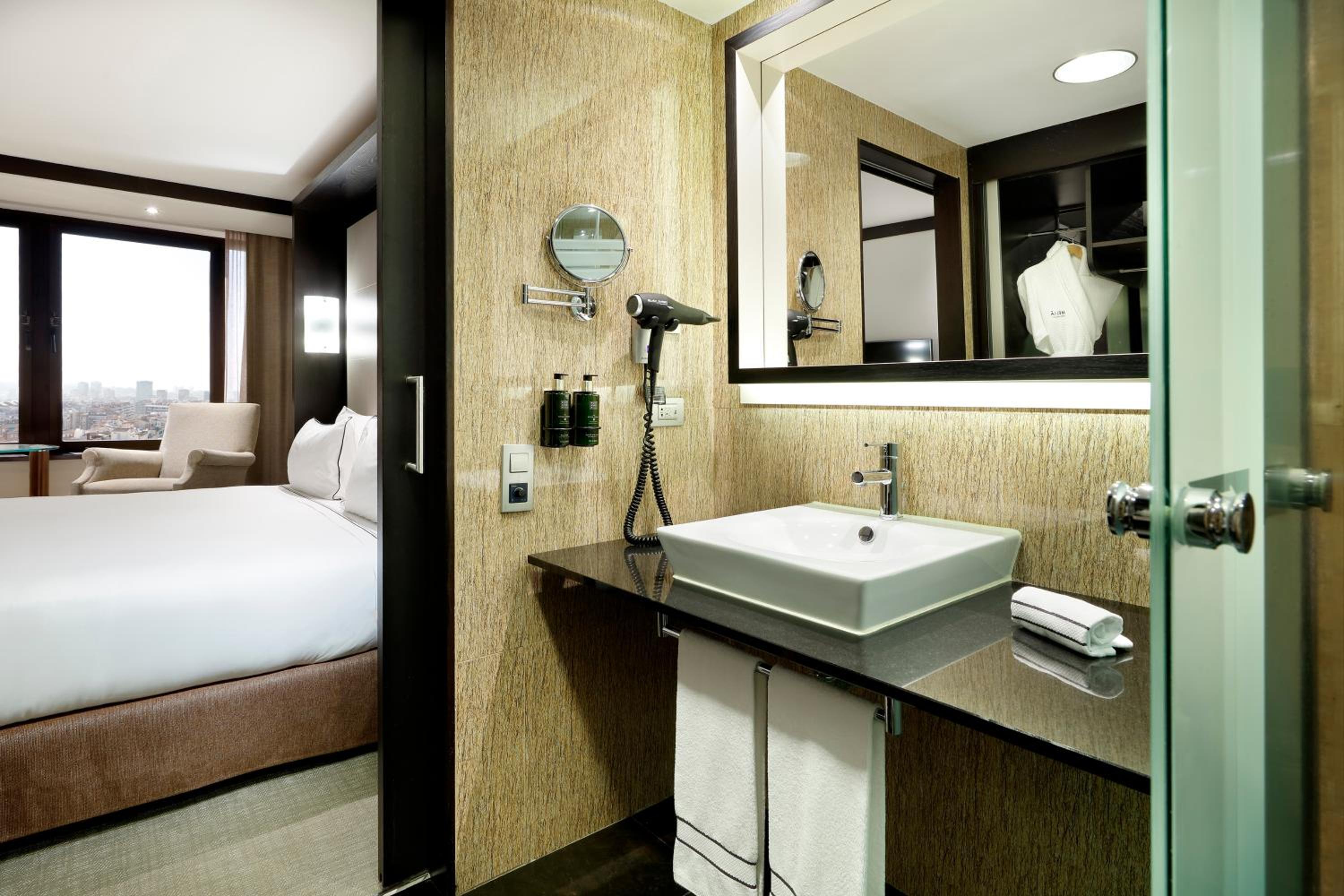 Premium Room City view
