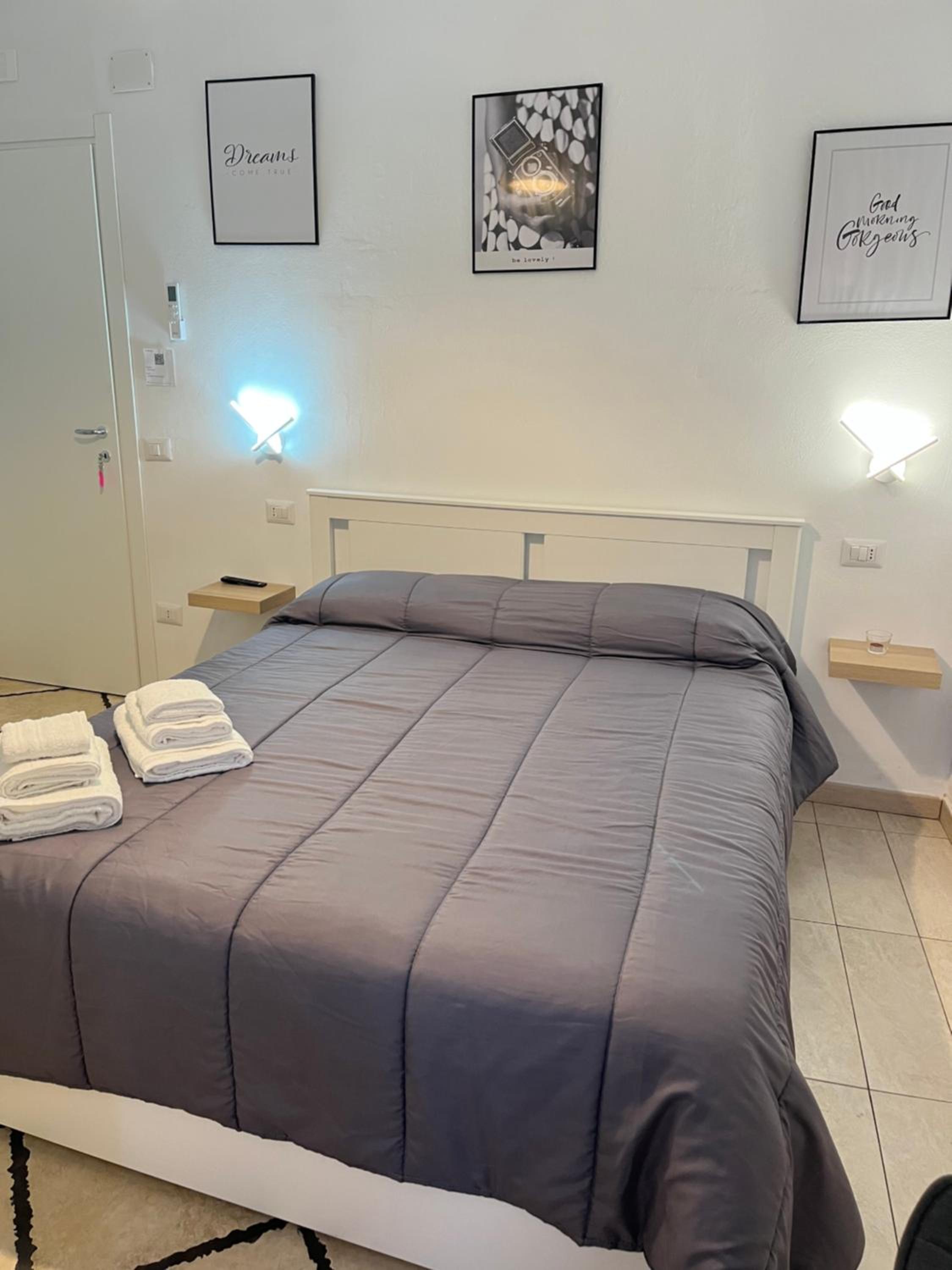 Standard Double Room - Photo 2