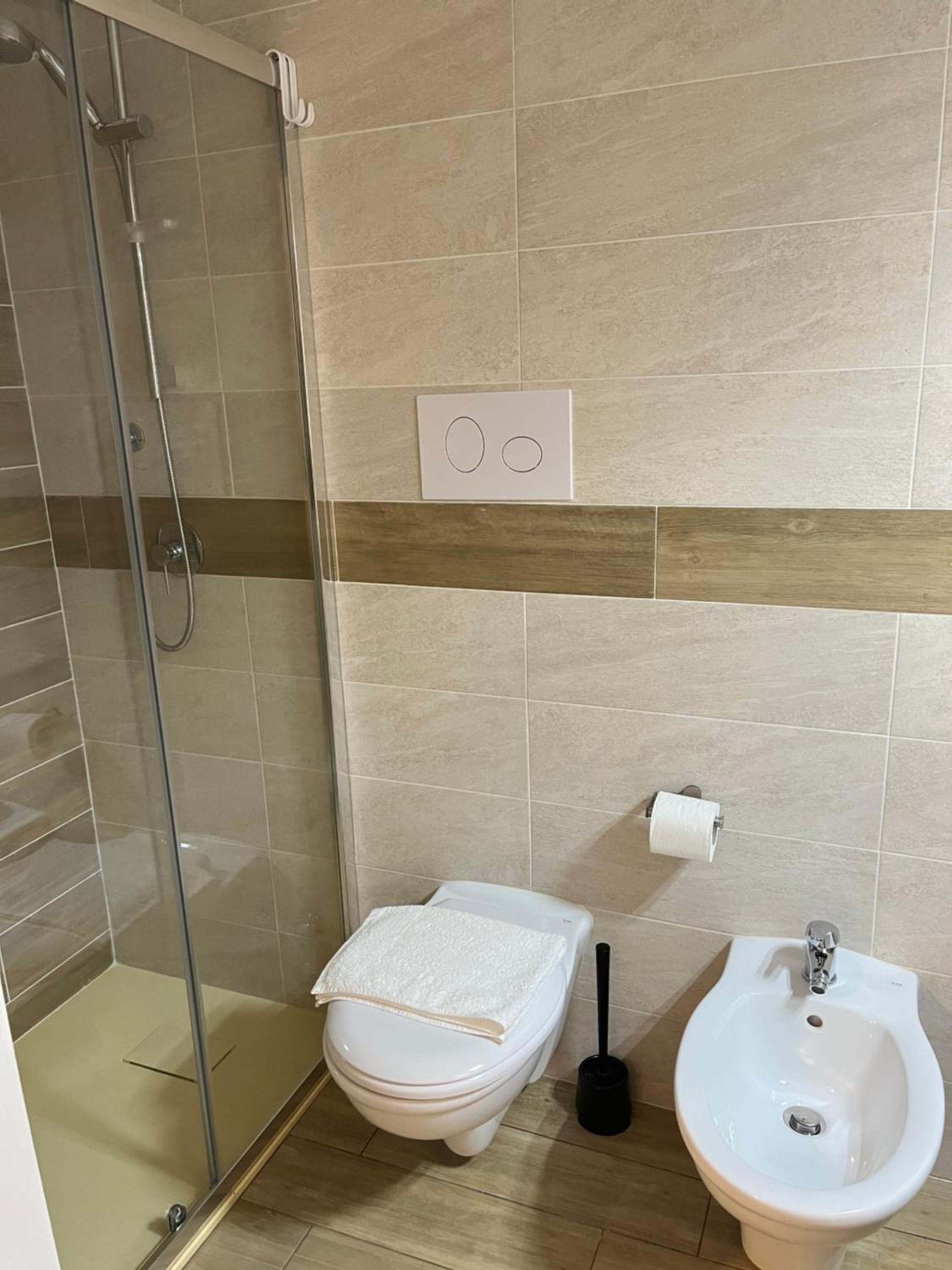 Standard Double Room - Photo 5