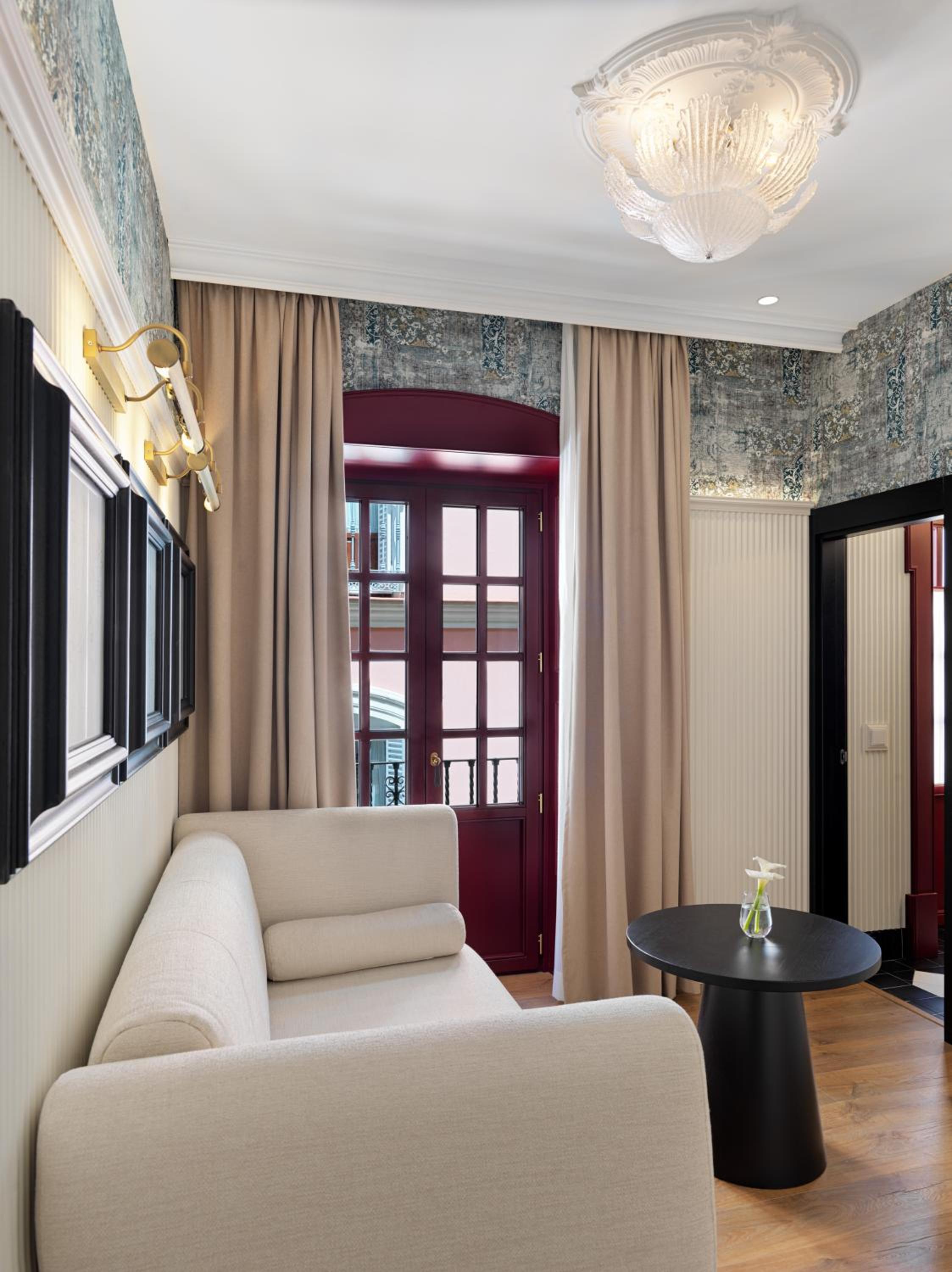Deluxe Suite photo 2