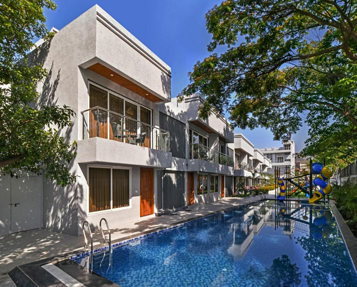 Superior Room with Balcony - Photo 8