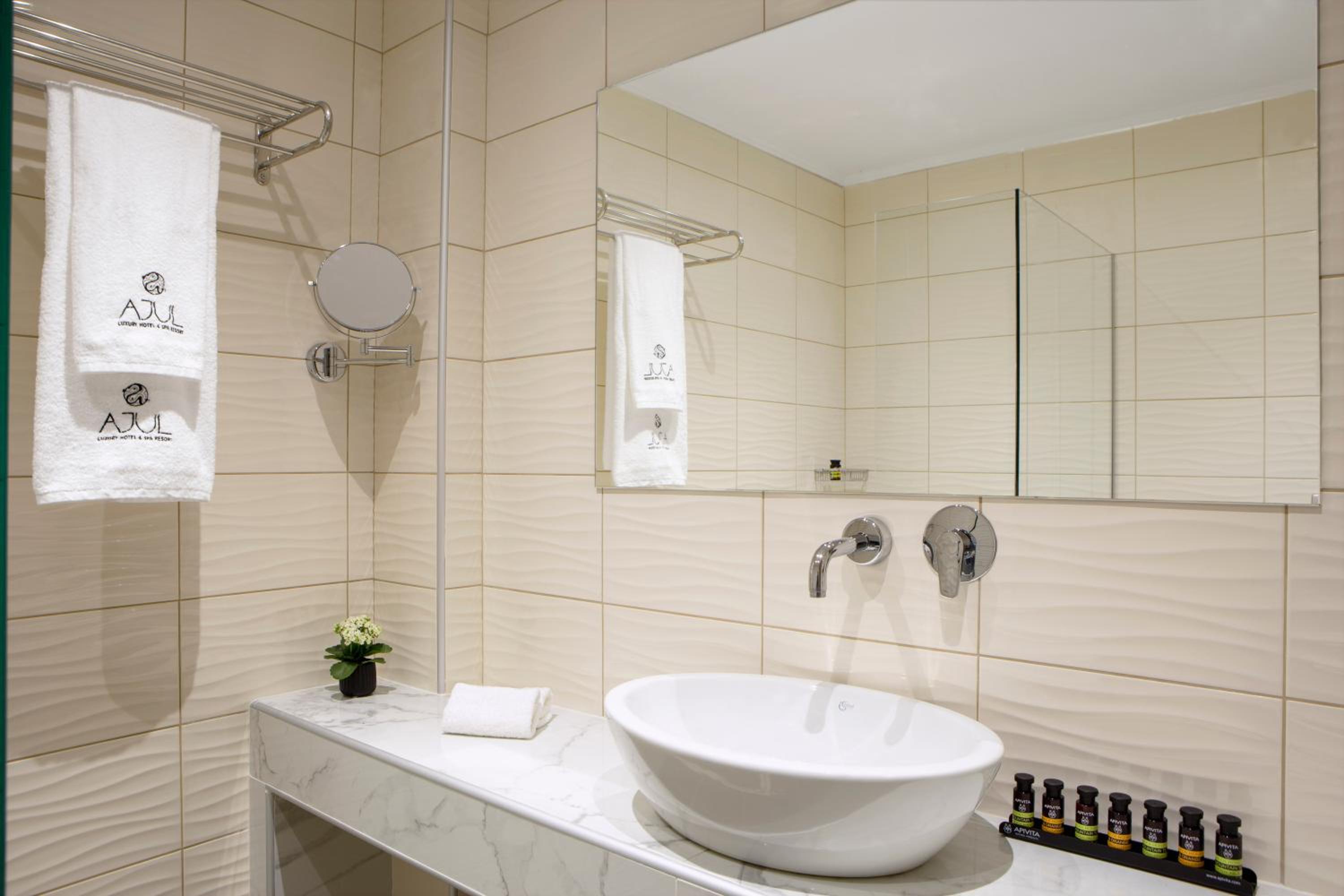DELUXE DOUBLE ROOM SHARING POOL - Photo 2