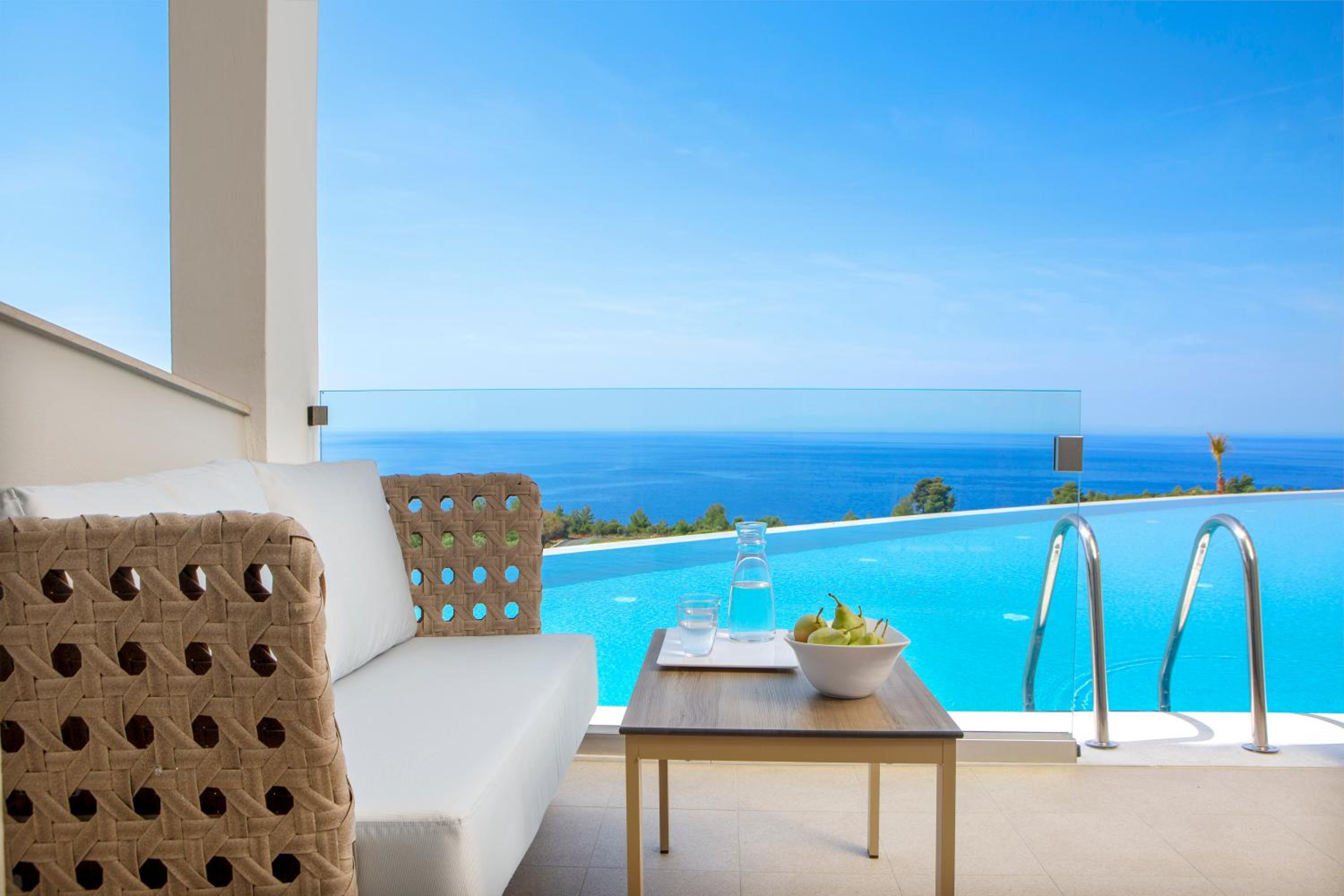 DELUXE DOUBLE ROOM SHARING POOL - Photo 3
