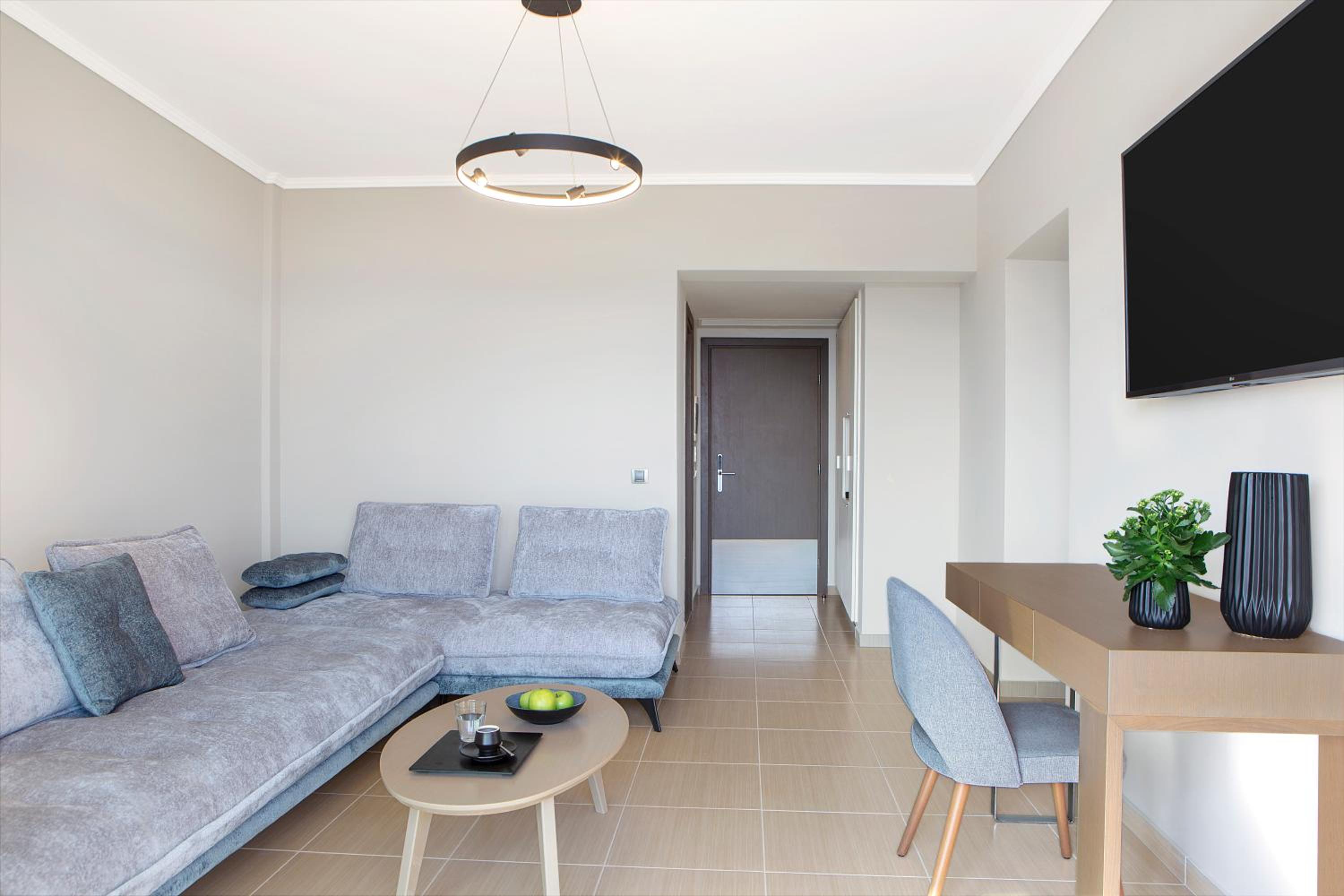 DELUXE FAMILY ROOM - Photo 1