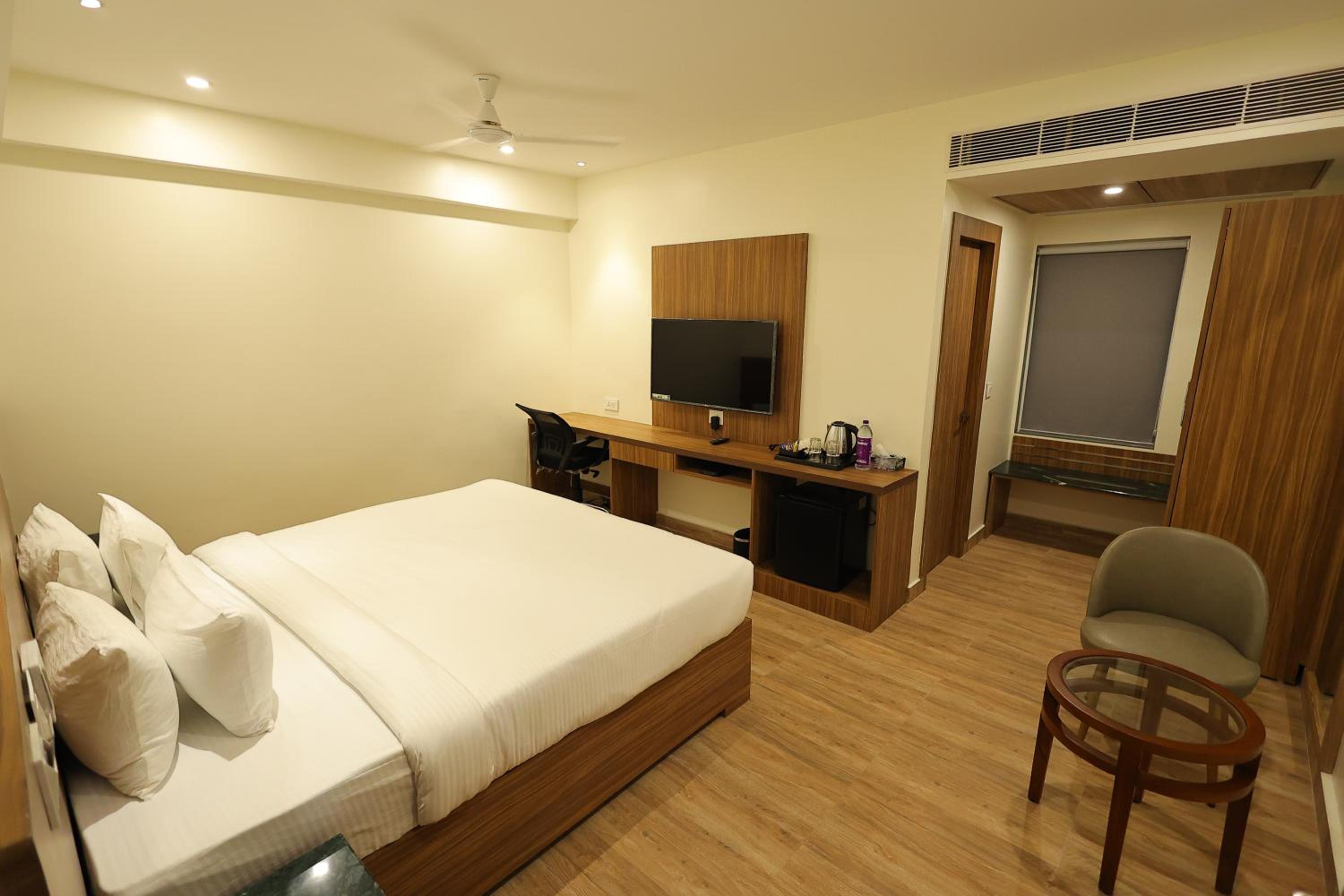 Deluxe Room - Photo 9