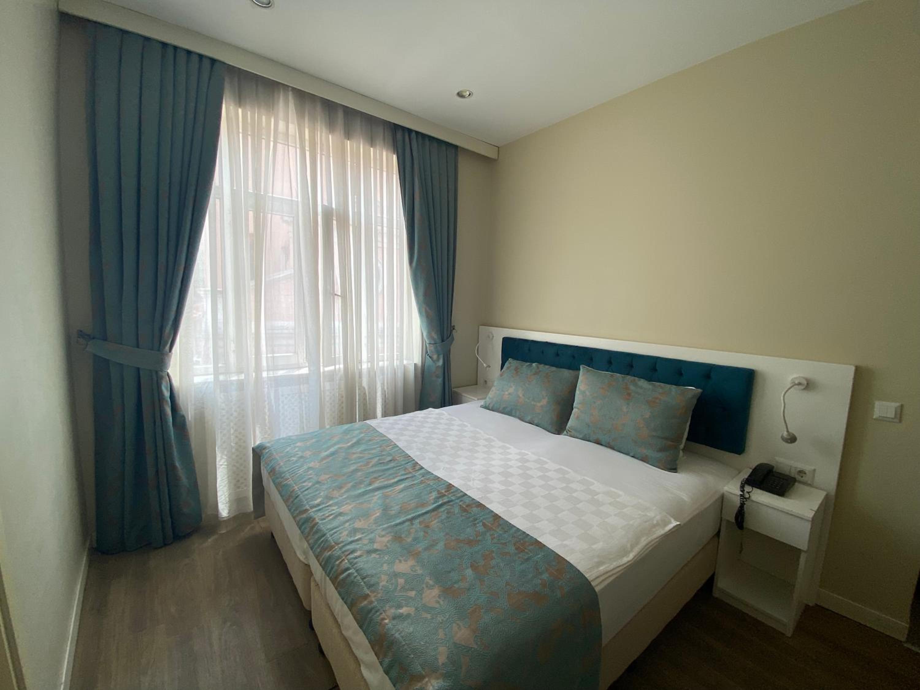 Deluxe Suite photo 3