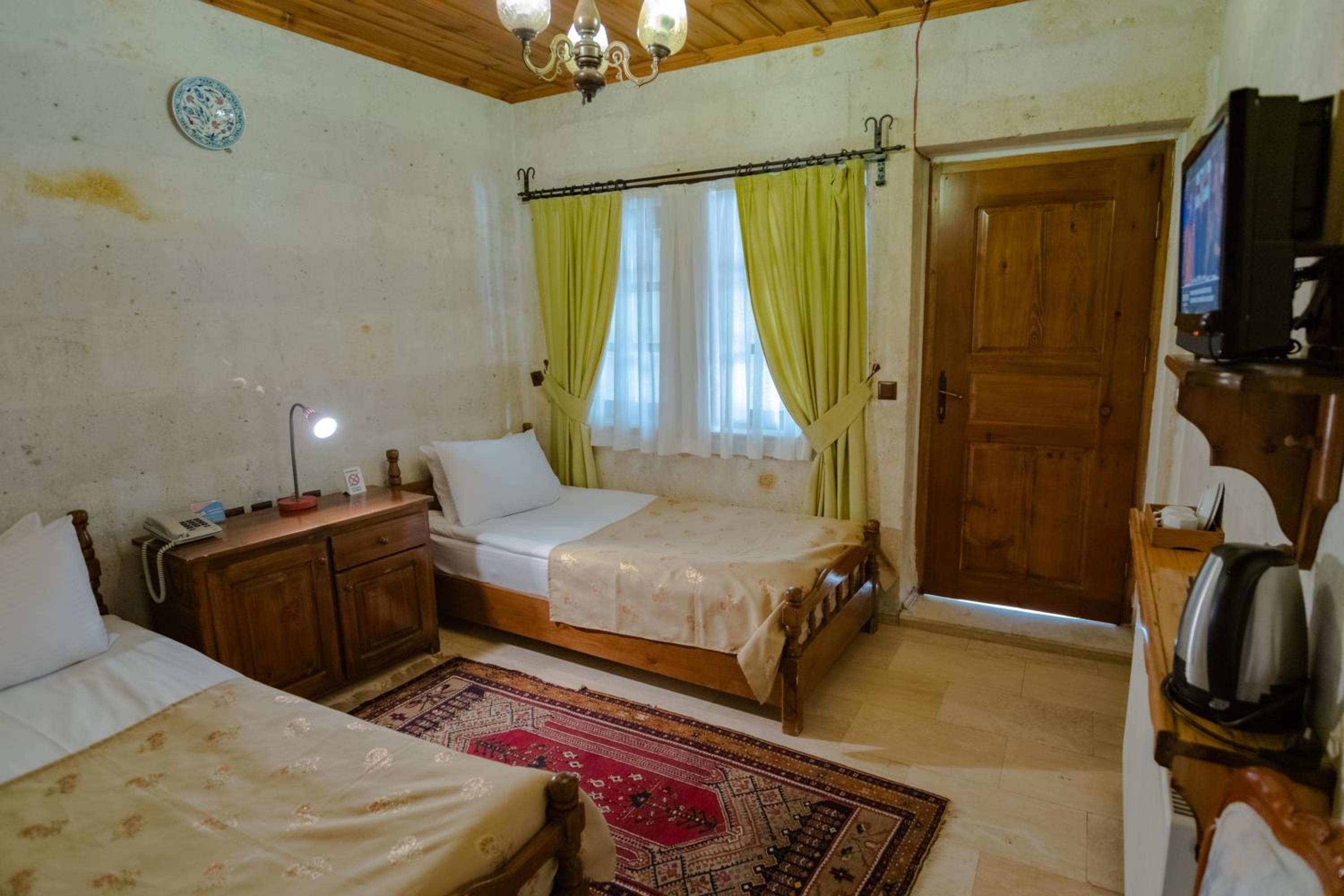Standard Twin Room - Photo 3