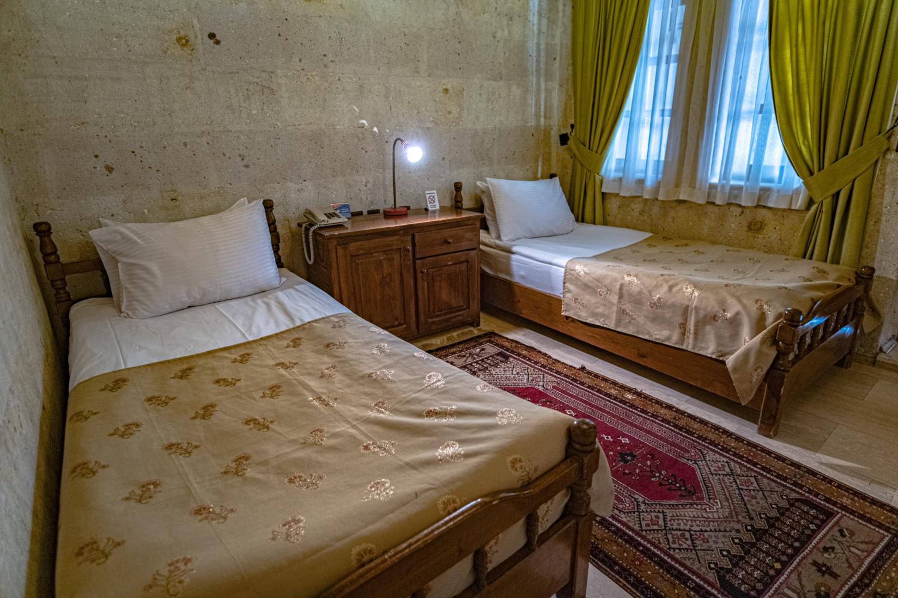 Standard Twin Room - Photo 8