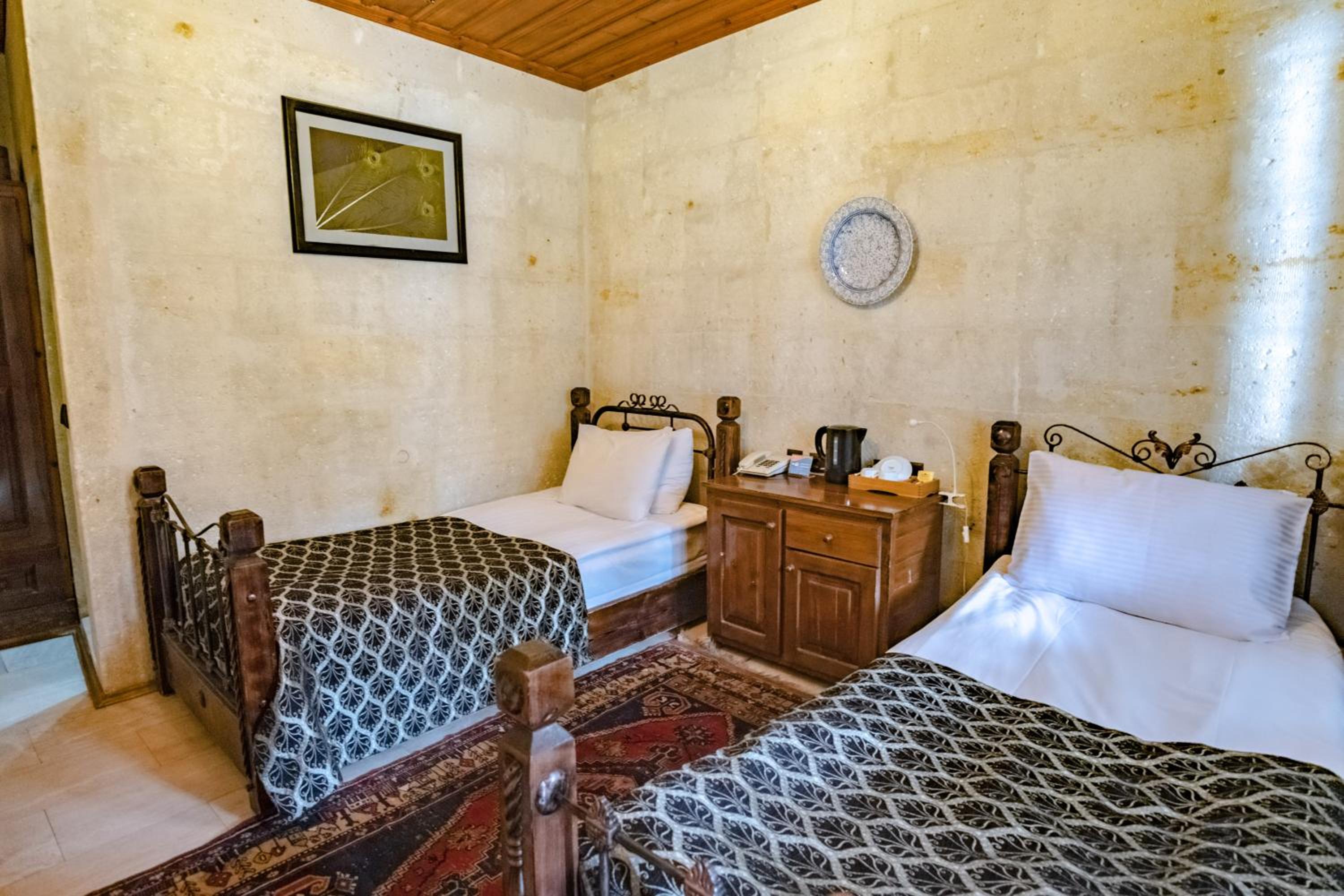 Standard Twin Room - Photo 2