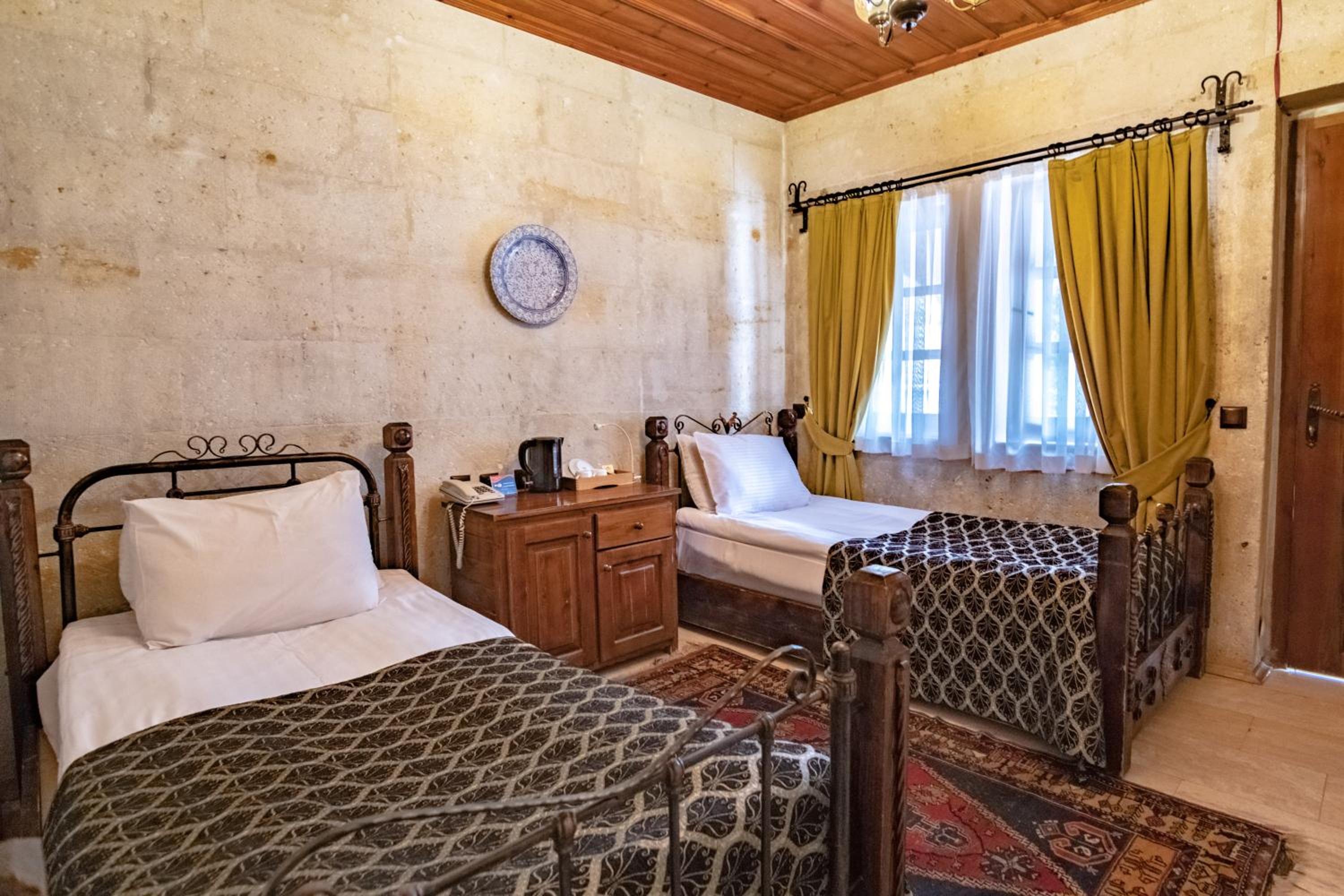 Standard Twin Room - Photo 10