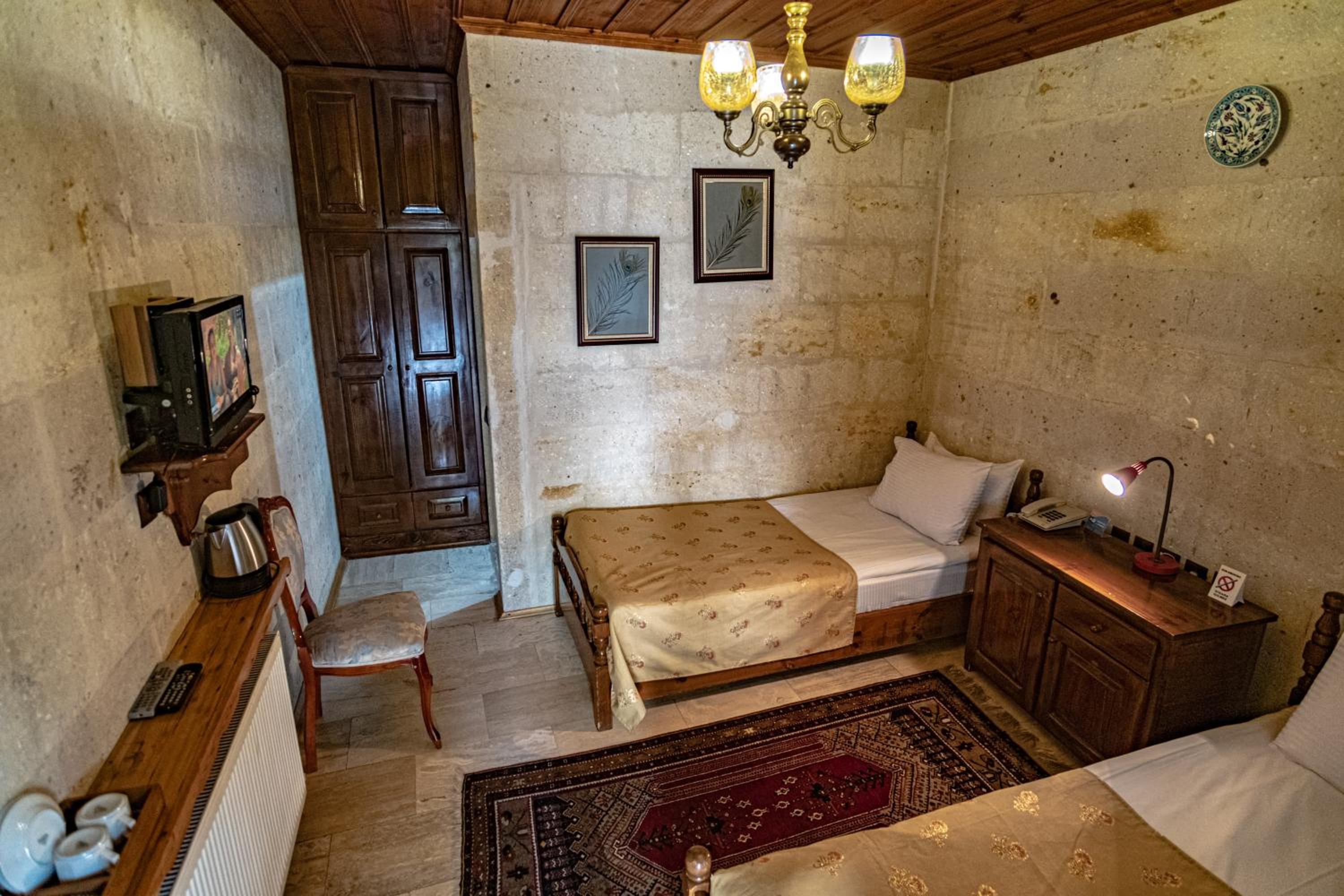 Standard Twin Room - Photo 4