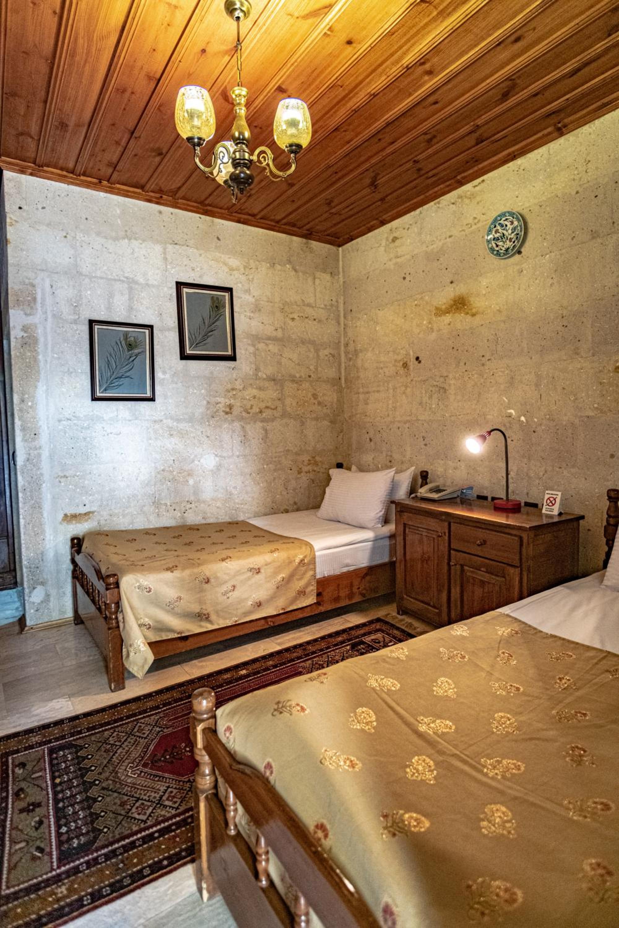 Standard Twin Room - Photo 9