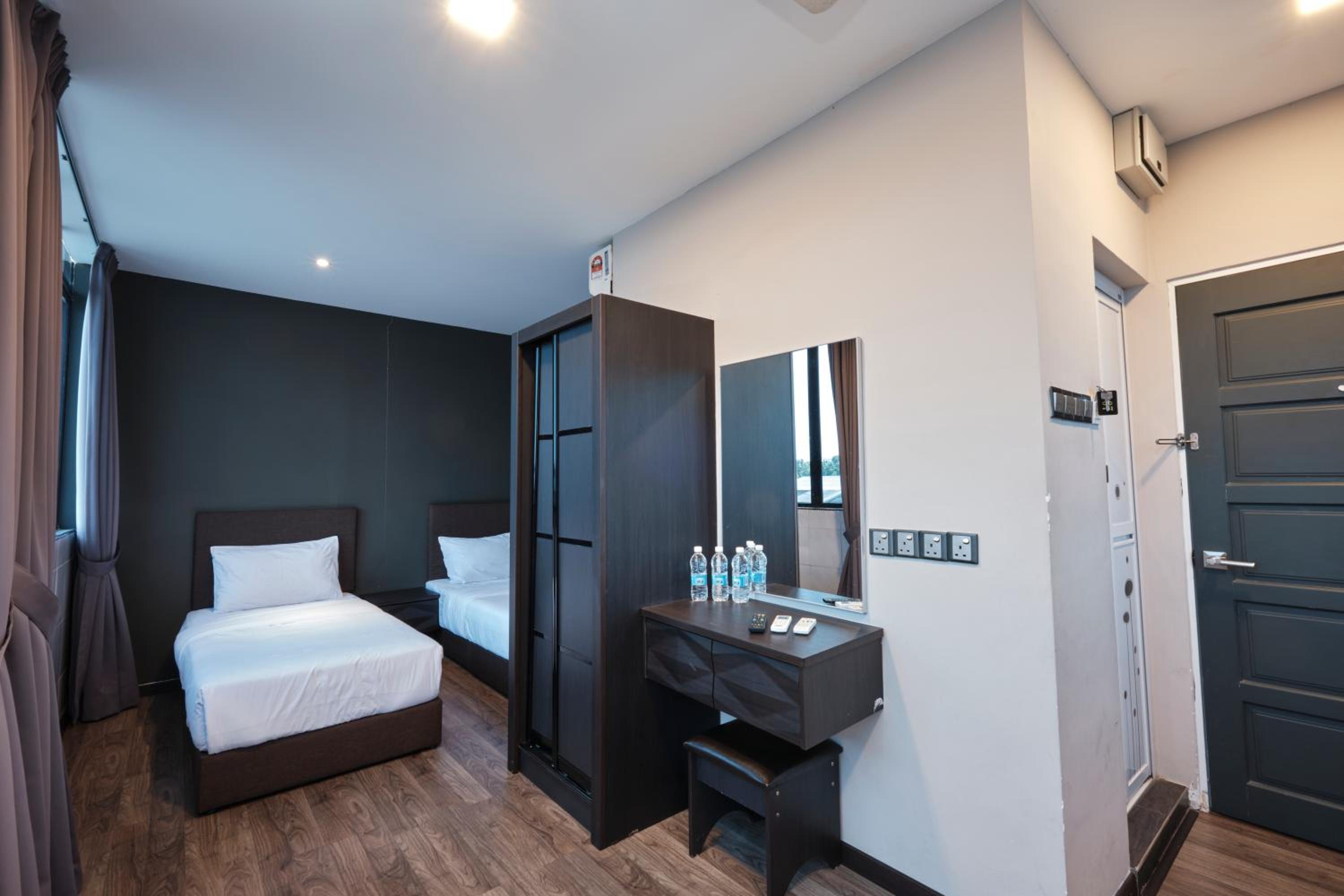 Basic Triple Room photo 2