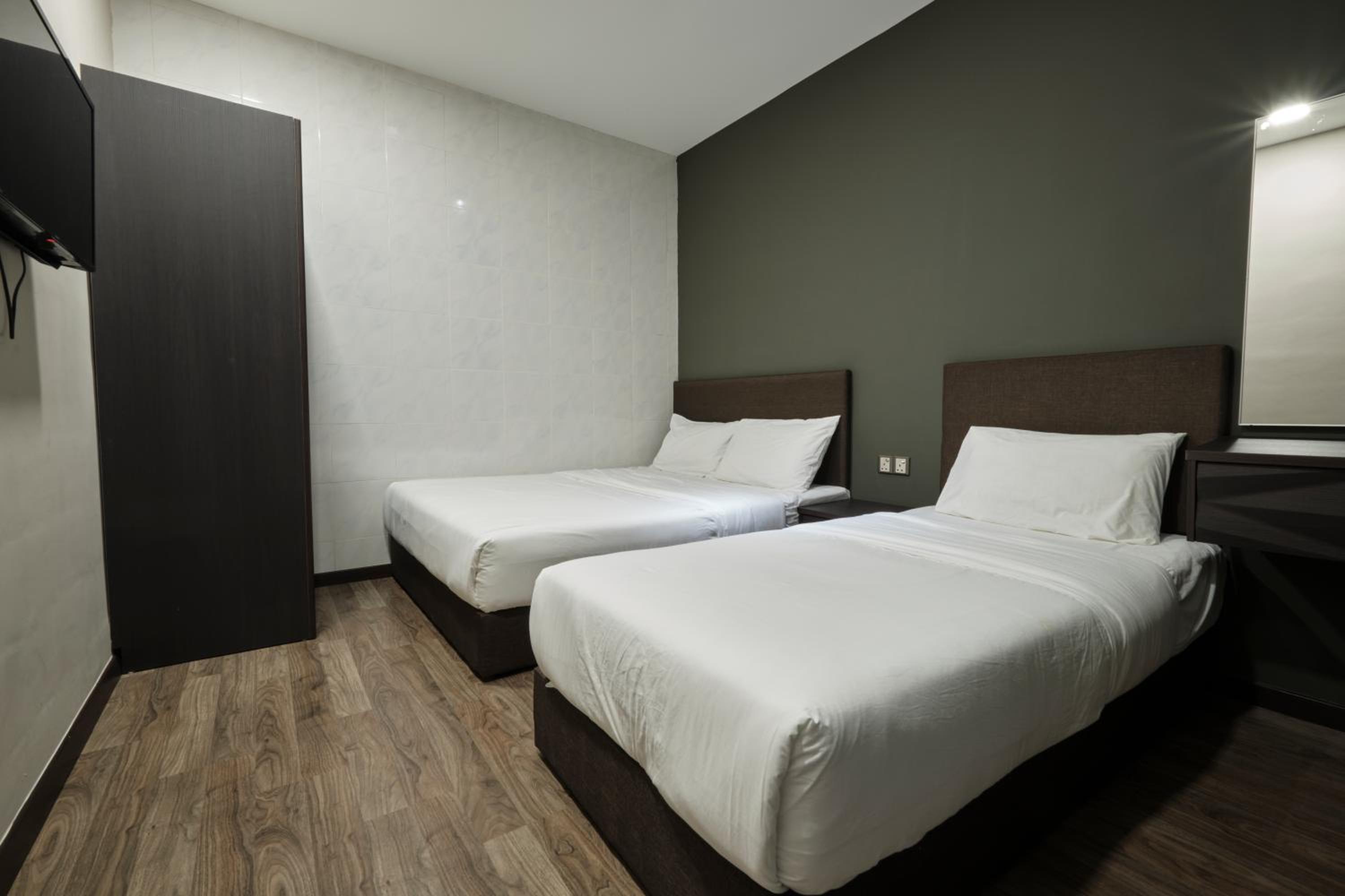 Basic Triple Room photo 3