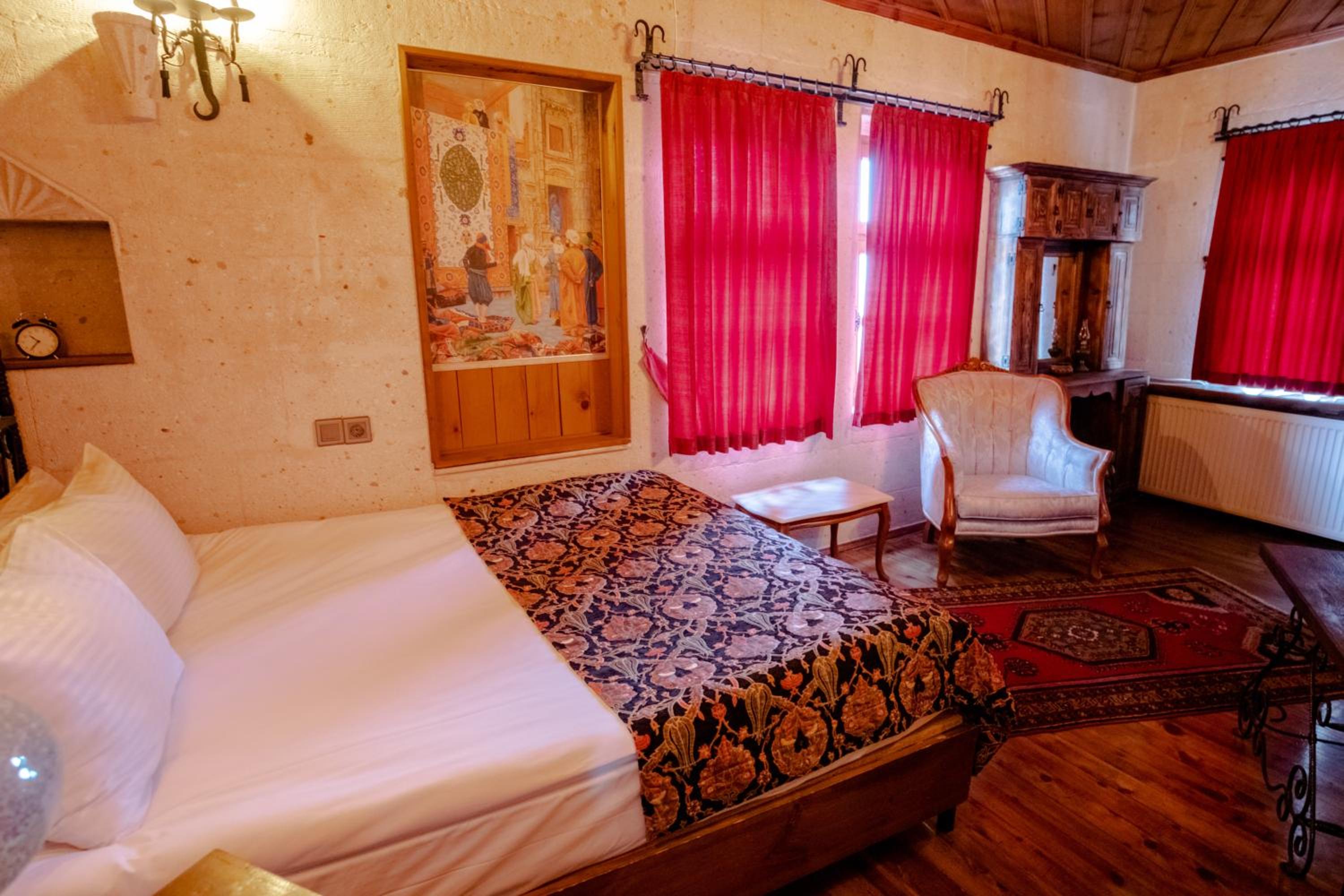 Deluxe Double Room - Photo 12