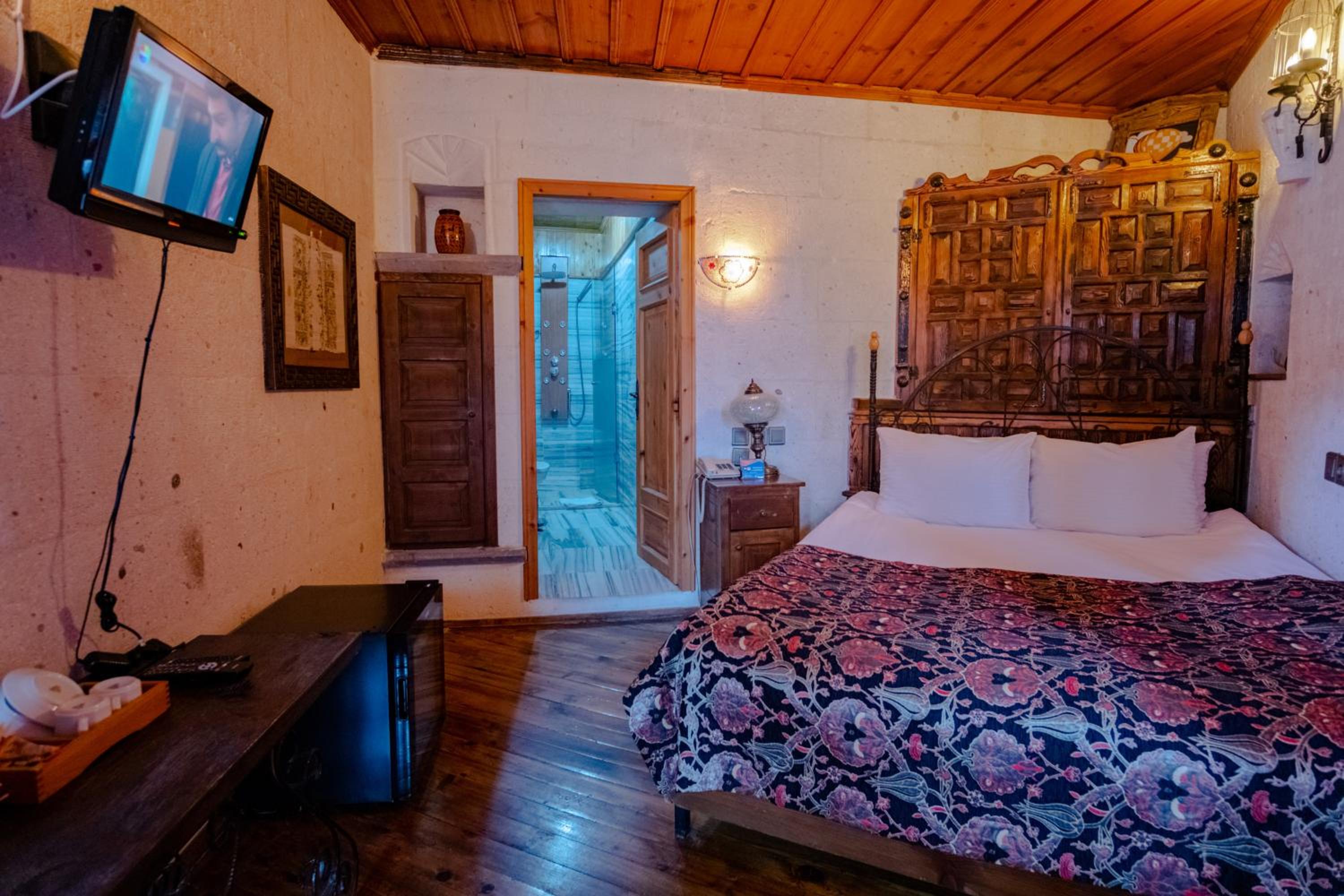 Deluxe Double Room - Photo 9