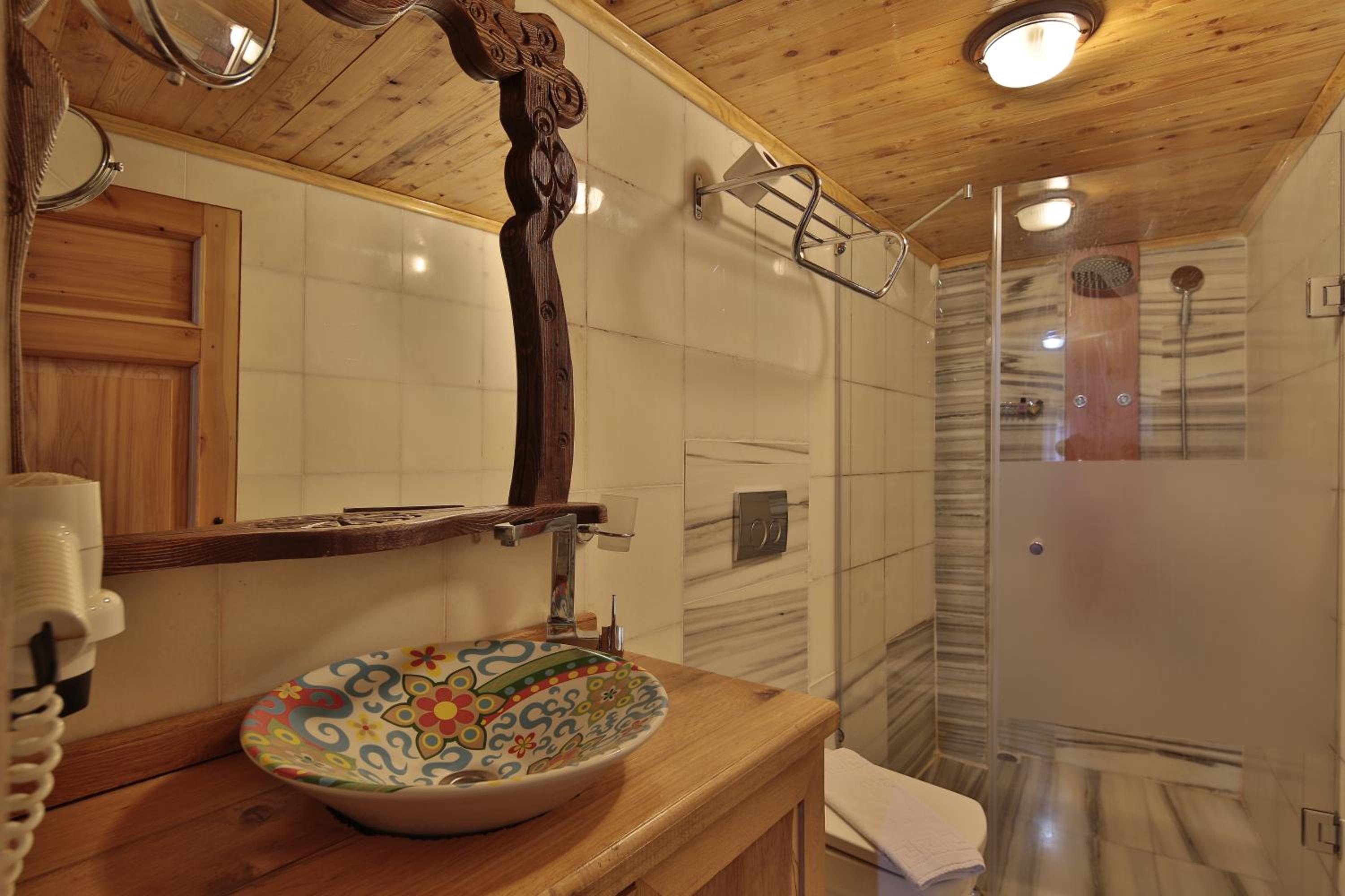 Deluxe Double Room - Photo 13