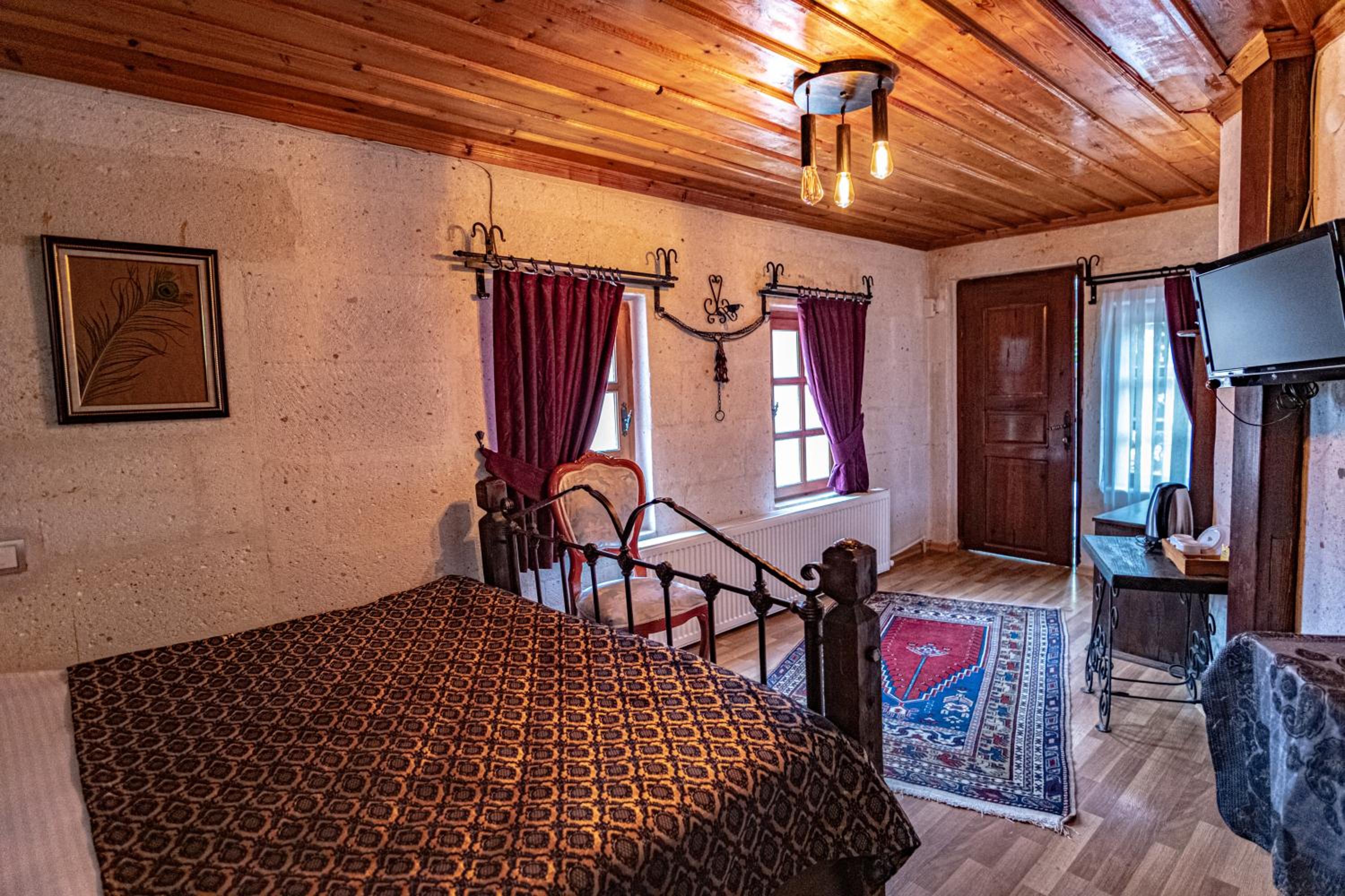 Deluxe Double Room - Photo 8